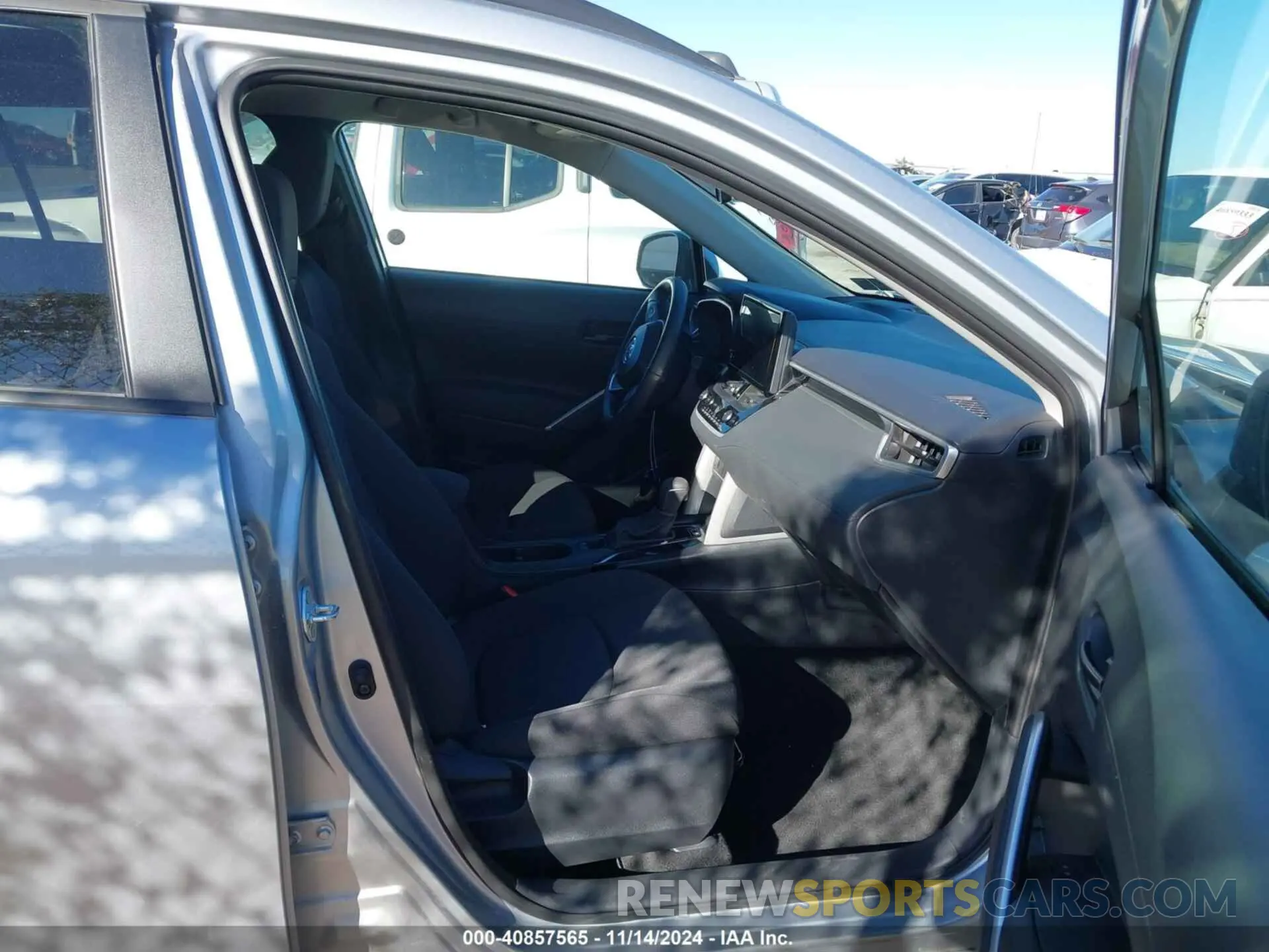5 Photograph of a damaged car 7MUCAAAGXRV078300 TOYOTA COROLLA CROSS 2024