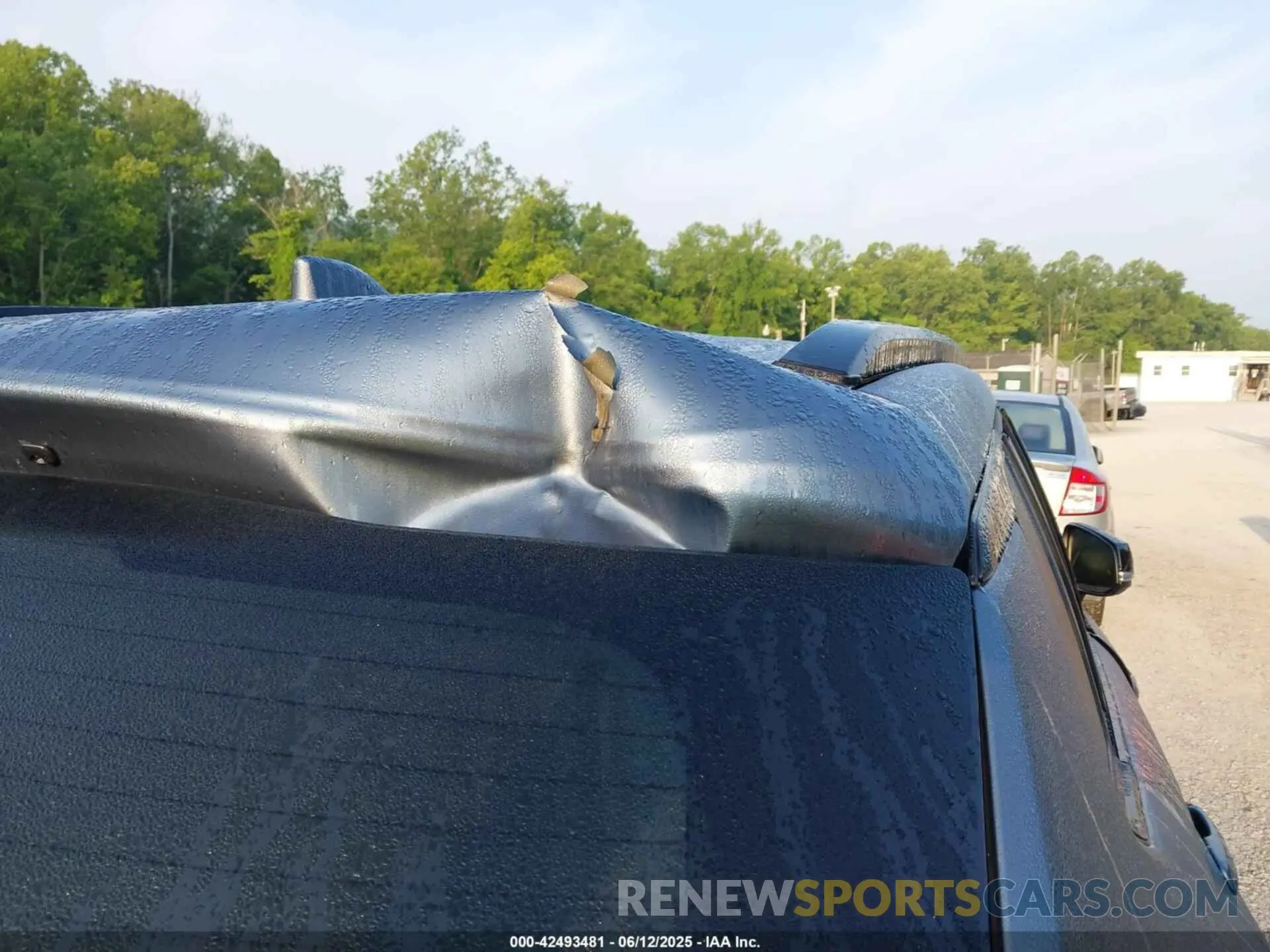 12 Photograph of a damaged car 7MUCAAAGXRV113501 TOYOTA COROLLA CROSS 2024