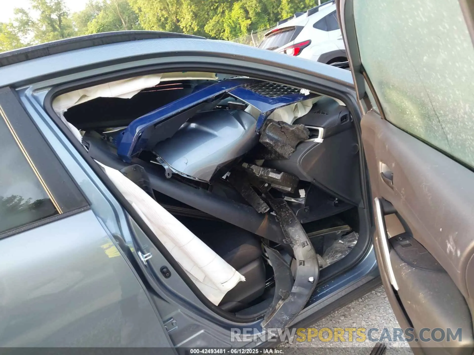 5 Photograph of a damaged car 7MUCAAAGXRV113501 TOYOTA COROLLA CROSS 2024