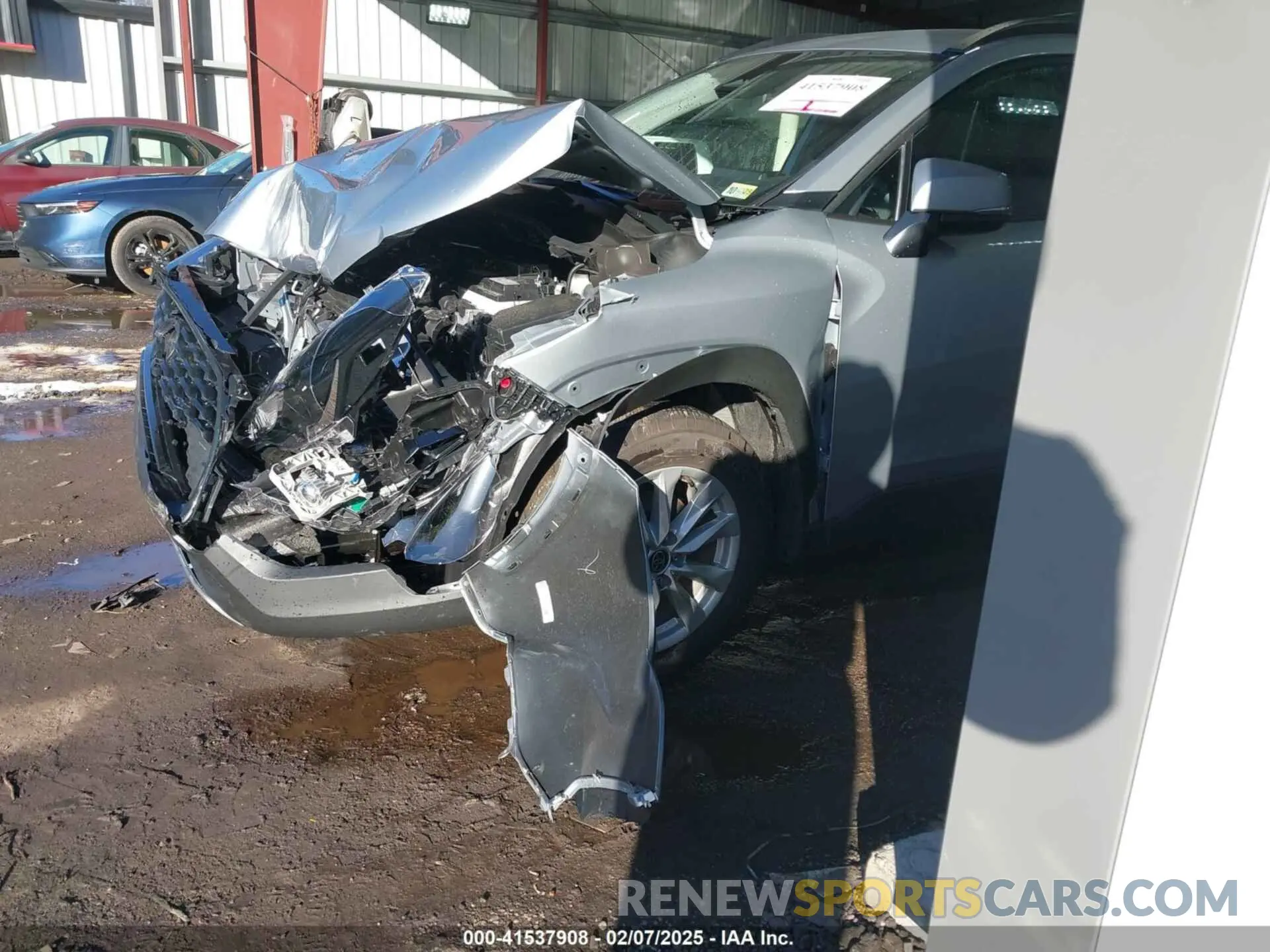 6 Photograph of a damaged car 7MUCAABG1RV113191 TOYOTA COROLLA CROSS 2024