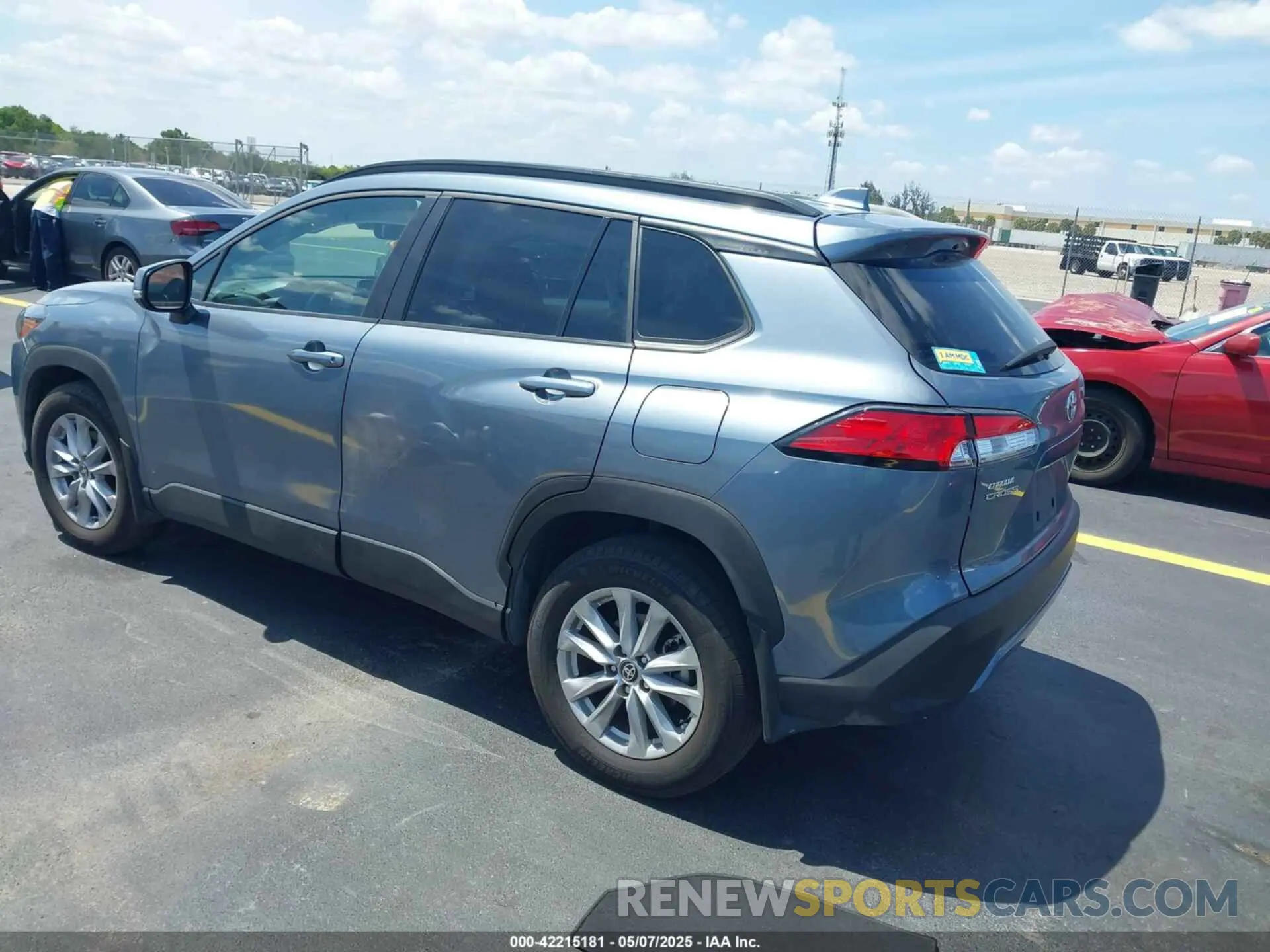 3 Photograph of a damaged car 7MUCAABG2RV104113 TOYOTA COROLLA CROSS 2024