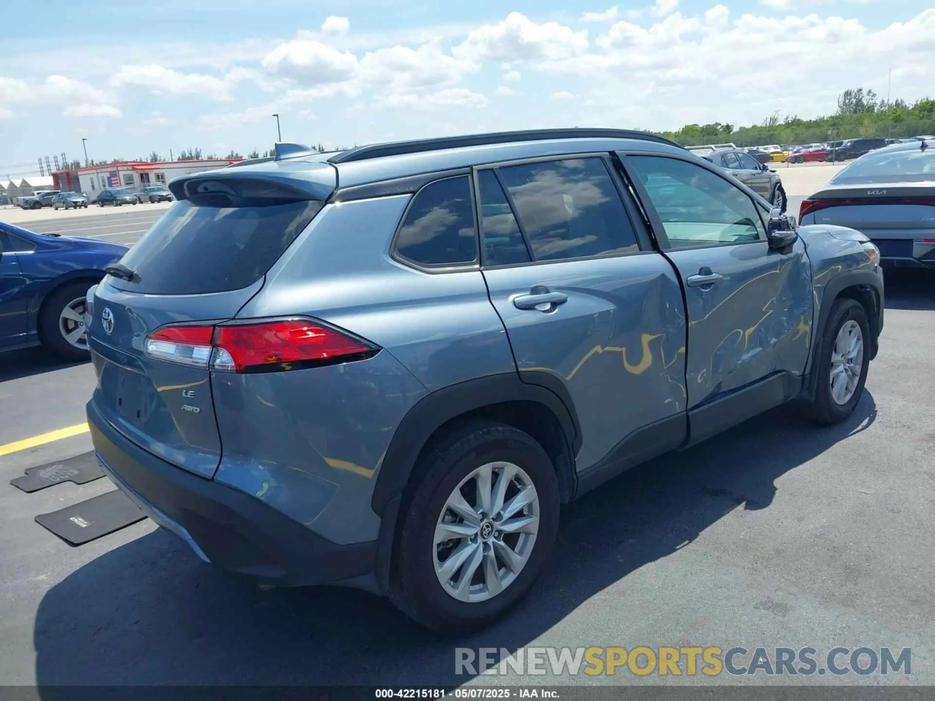 4 Photograph of a damaged car 7MUCAABG2RV104113 TOYOTA COROLLA CROSS 2024