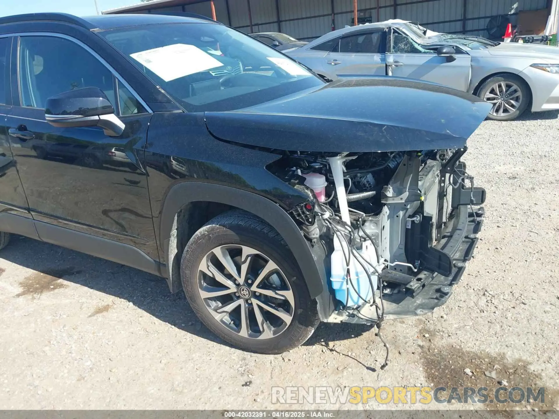 18 Photograph of a damaged car 7MUDAAAG0RV080383 TOYOTA COROLLA CROSS 2024