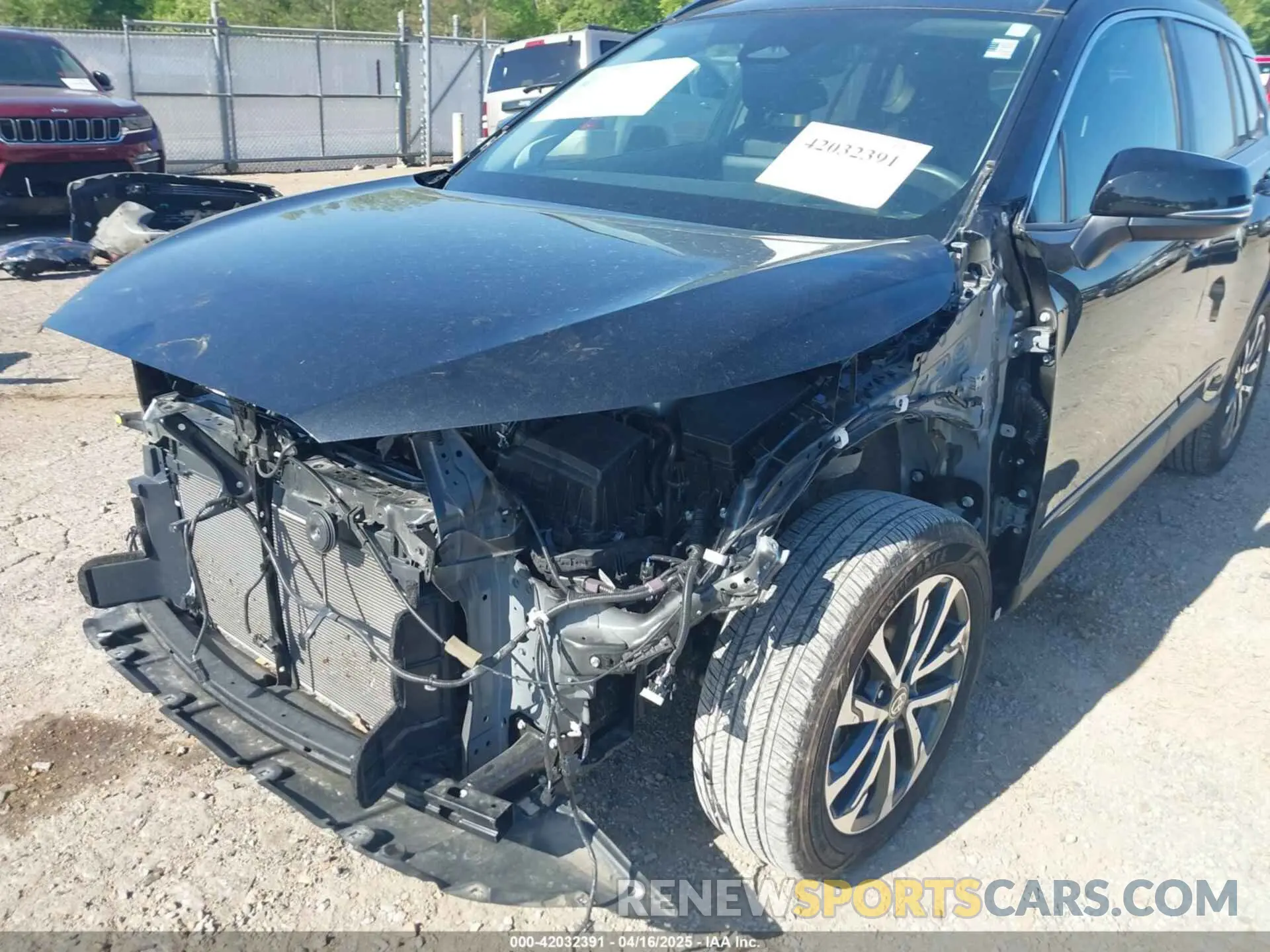 19 Photograph of a damaged car 7MUDAAAG0RV080383 TOYOTA COROLLA CROSS 2024