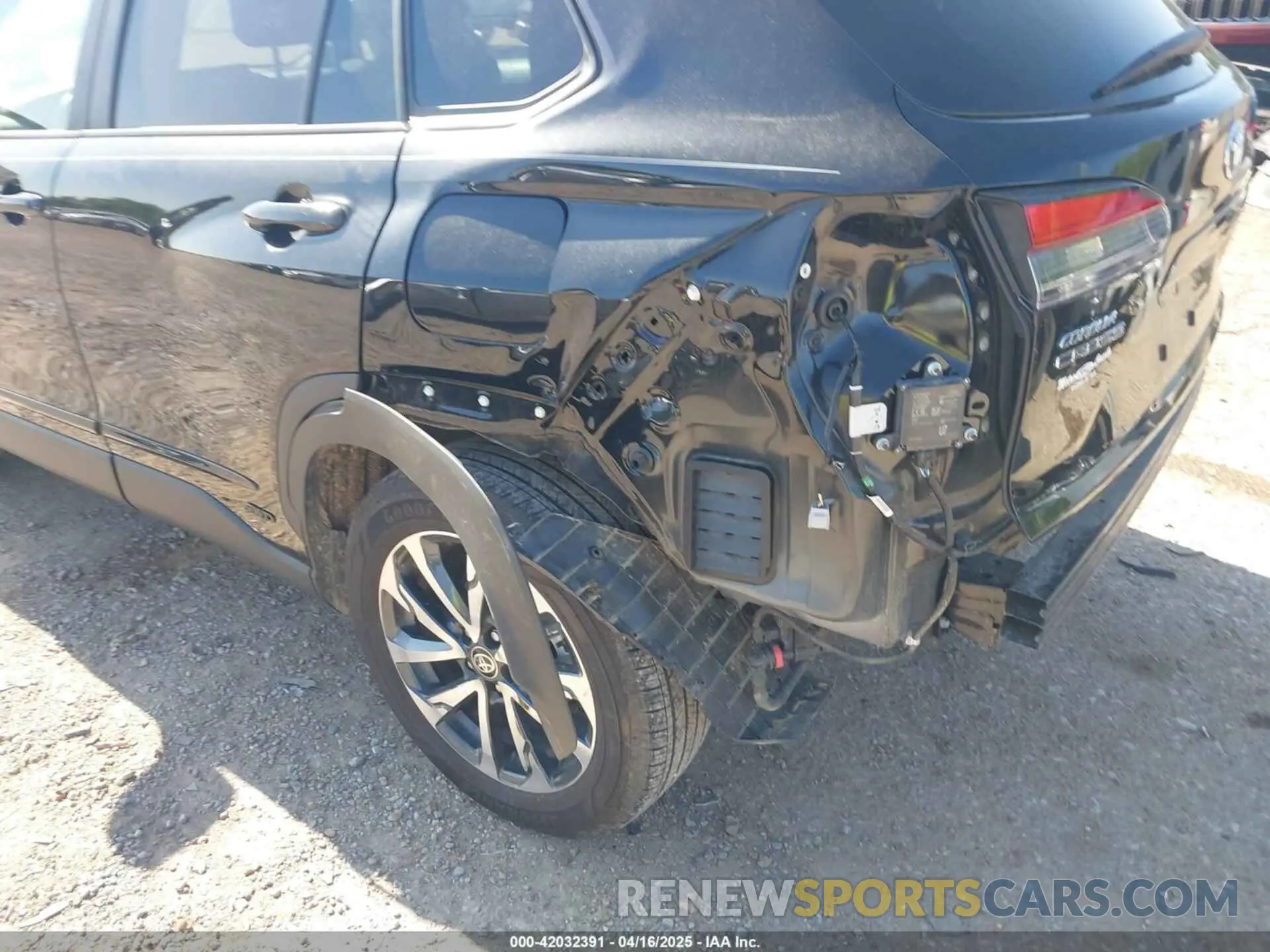 20 Photograph of a damaged car 7MUDAAAG0RV080383 TOYOTA COROLLA CROSS 2024