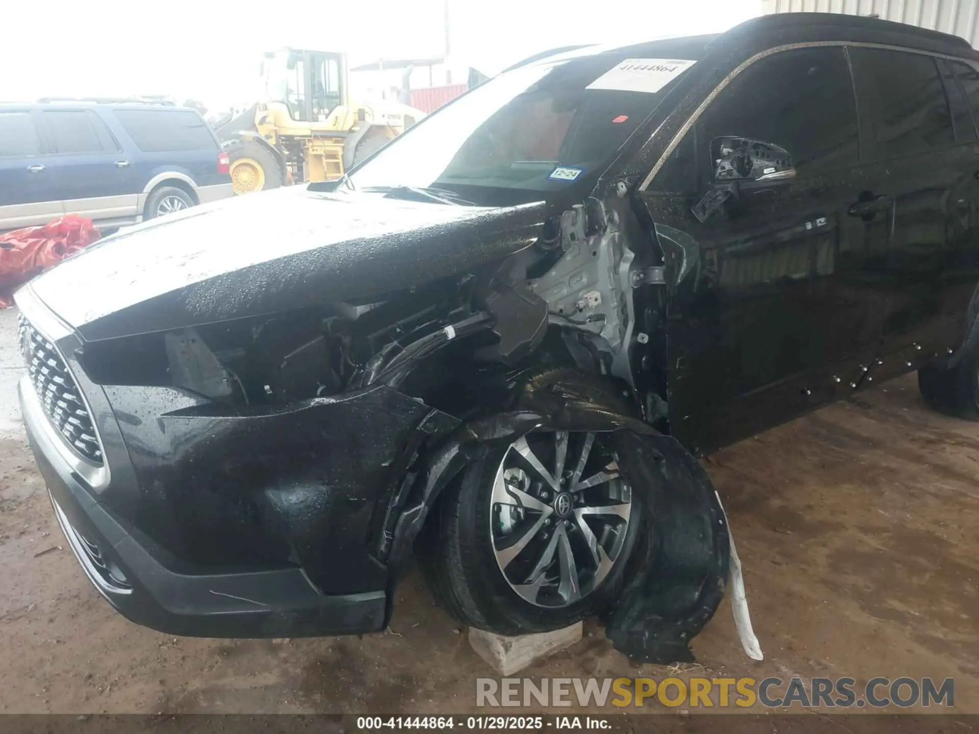 4 Photograph of a damaged car 7MUDAAAG2RV075251 TOYOTA COROLLA CROSS 2024