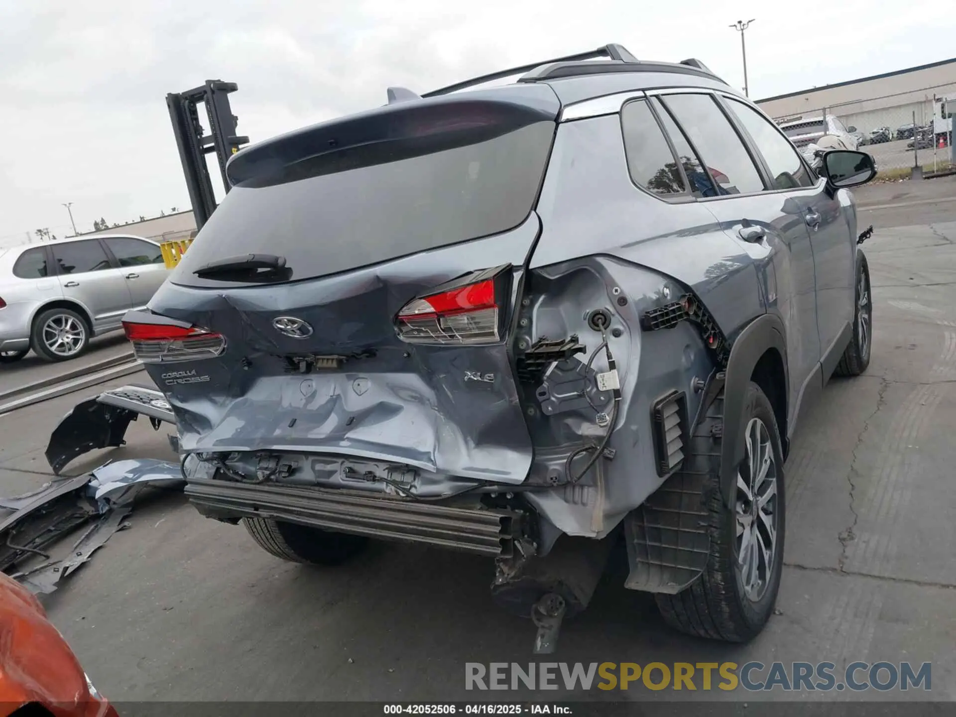 16 Photograph of a damaged car 7MUDAAAG3RV077624 TOYOTA COROLLA CROSS 2024