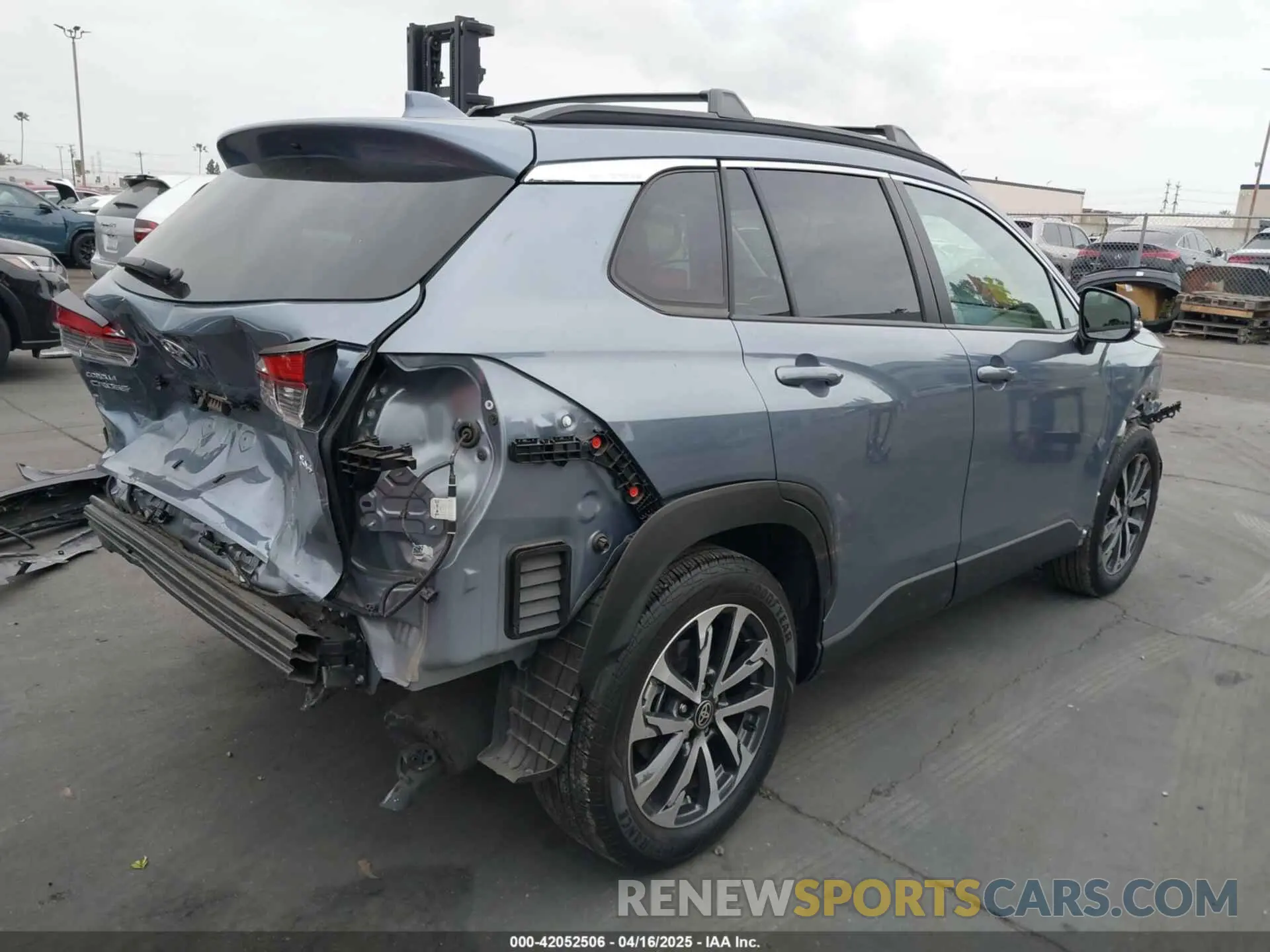 4 Photograph of a damaged car 7MUDAAAG3RV077624 TOYOTA COROLLA CROSS 2024