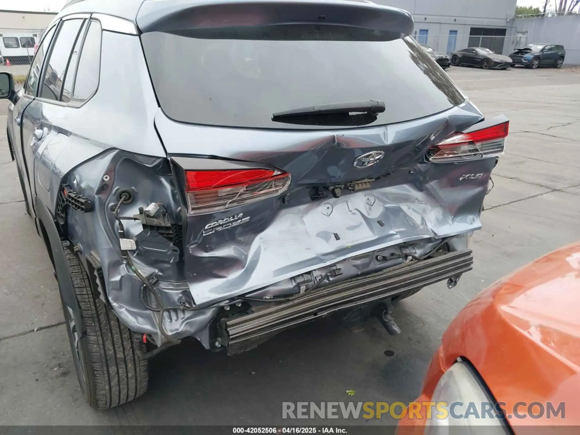 6 Photograph of a damaged car 7MUDAAAG3RV077624 TOYOTA COROLLA CROSS 2024