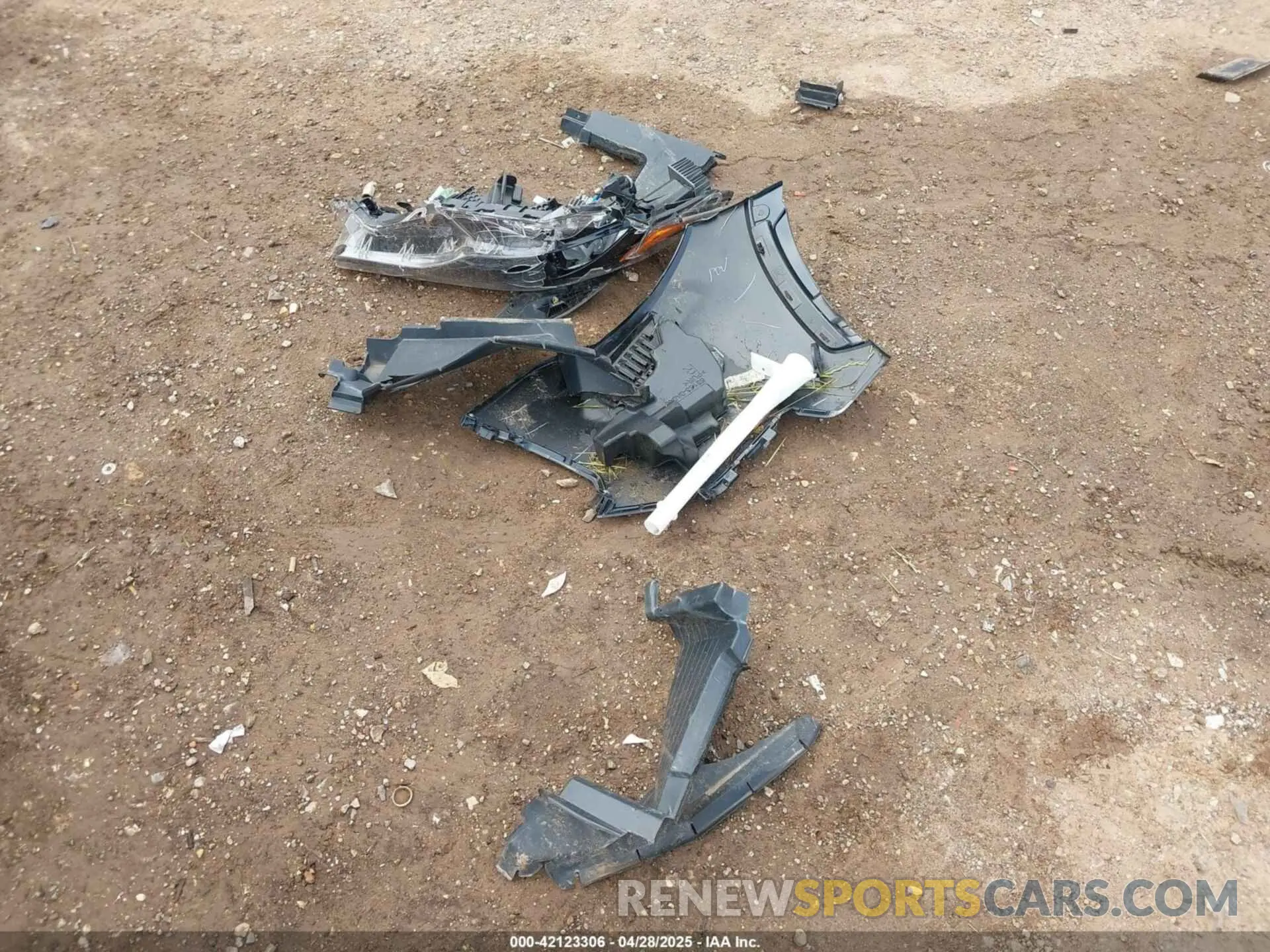 12 Photograph of a damaged car 7MUDAAAG4RV099759 TOYOTA COROLLA CROSS 2024