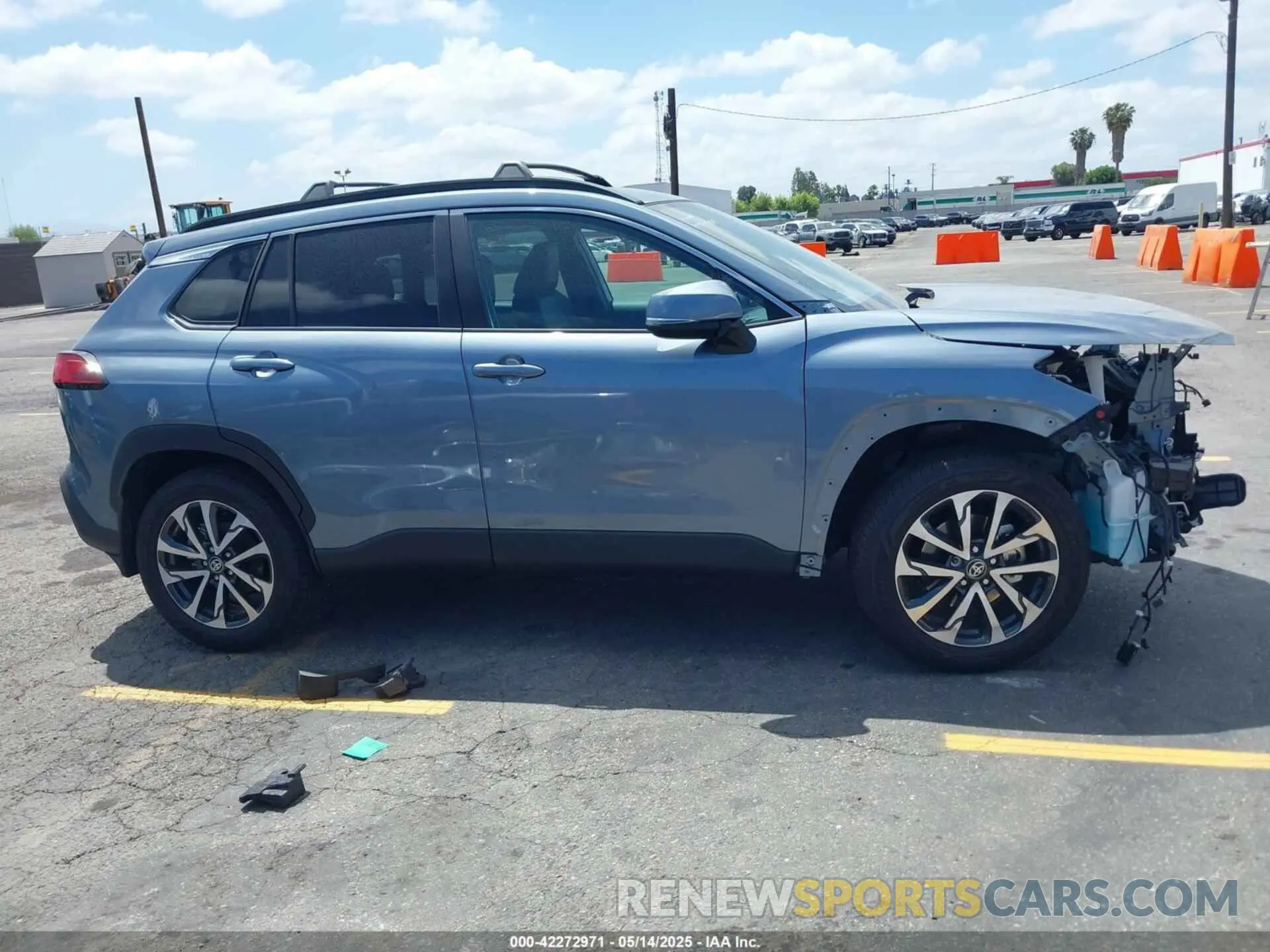 14 Photograph of a damaged car 7MUDAAAG4RV112364 TOYOTA COROLLA CROSS 2024