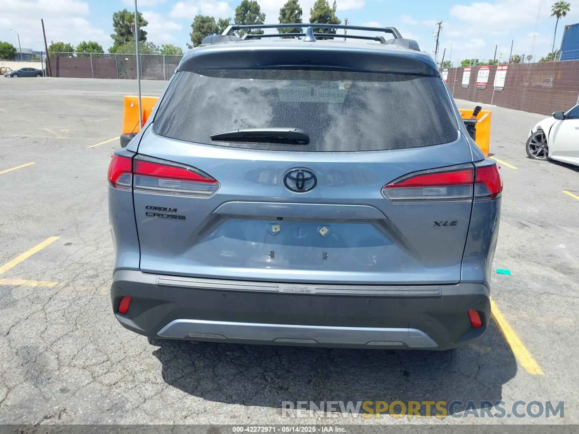 17 Photograph of a damaged car 7MUDAAAG4RV112364 TOYOTA COROLLA CROSS 2024
