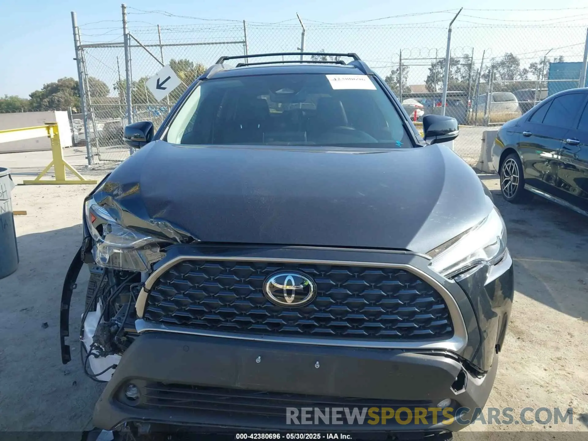12 Photograph of a damaged car 7MUDAAAG6RV098967 TOYOTA COROLLA CROSS 2024