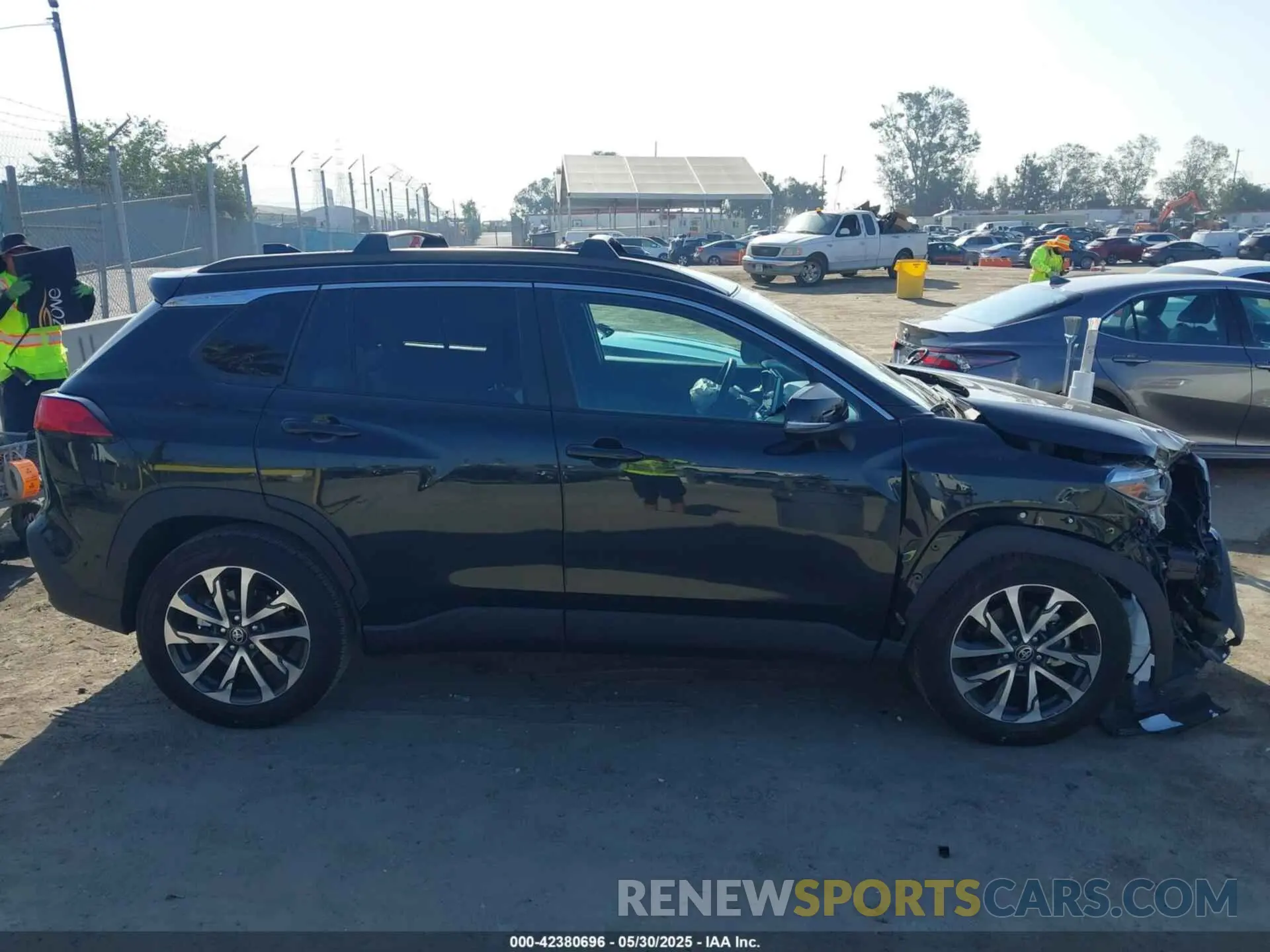13 Photograph of a damaged car 7MUDAAAG6RV098967 TOYOTA COROLLA CROSS 2024
