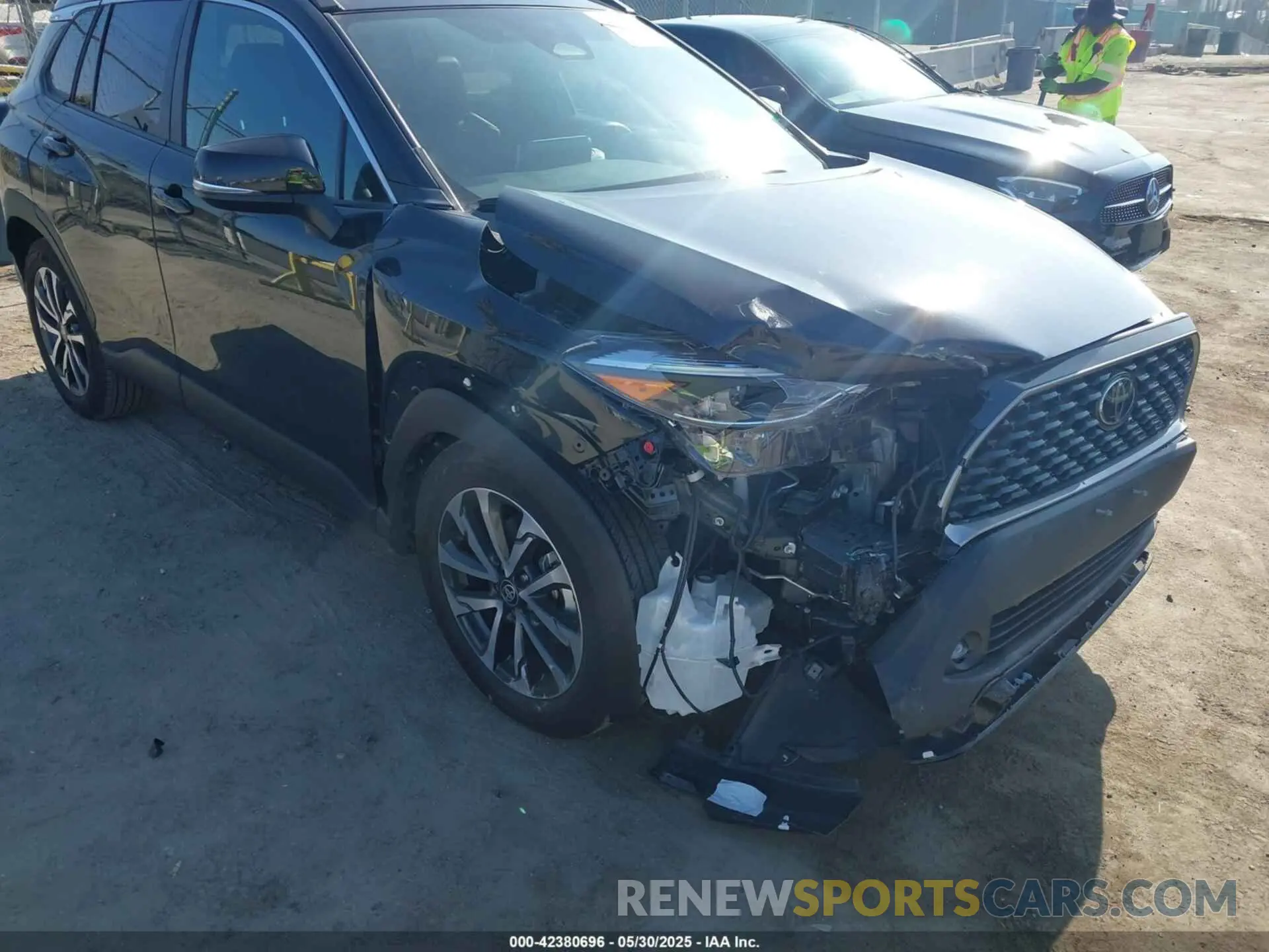 6 Photograph of a damaged car 7MUDAAAG6RV098967 TOYOTA COROLLA CROSS 2024