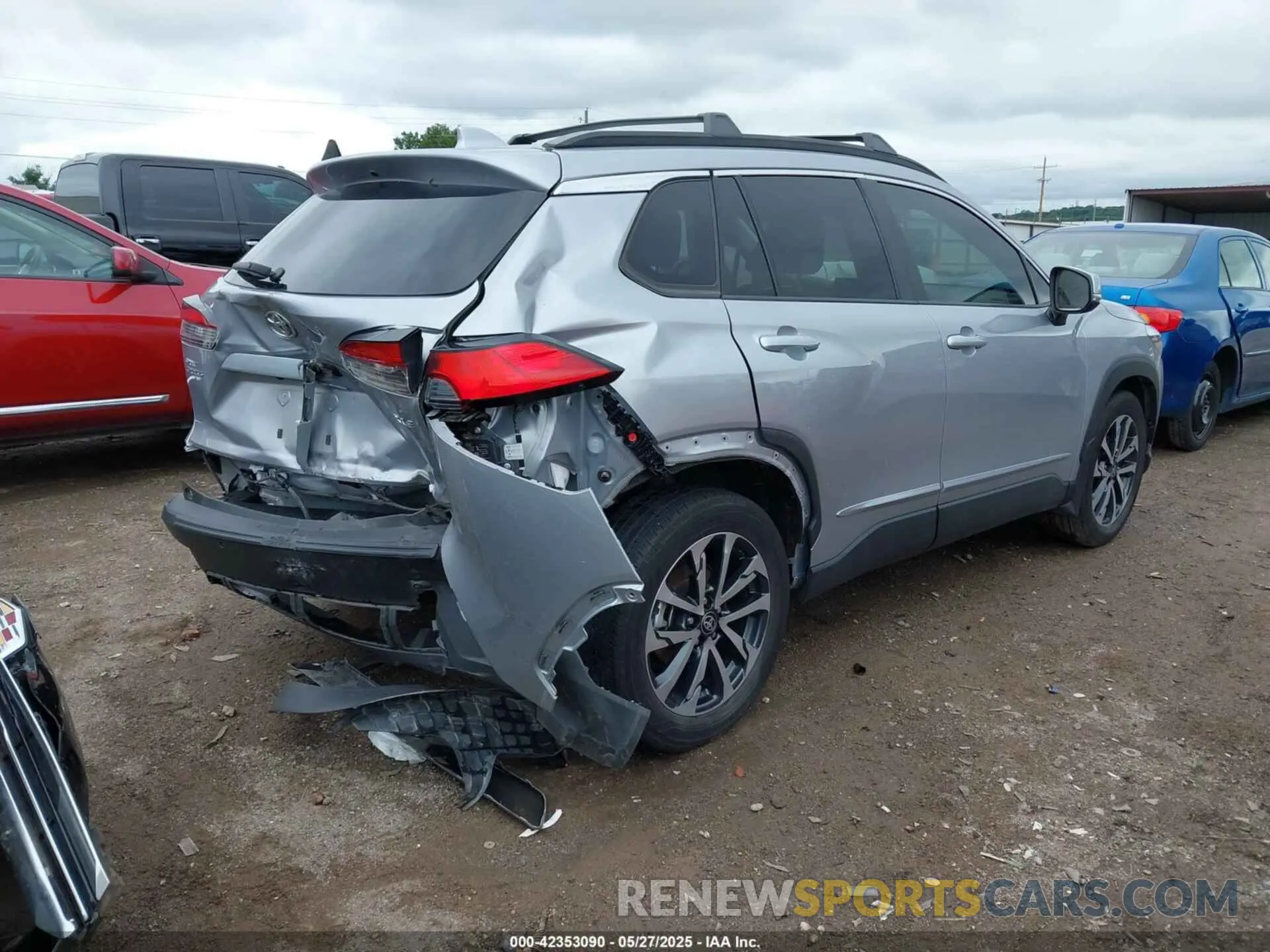4 Photograph of a damaged car 7MUDAAAGXRV090967 TOYOTA COROLLA CROSS 2024