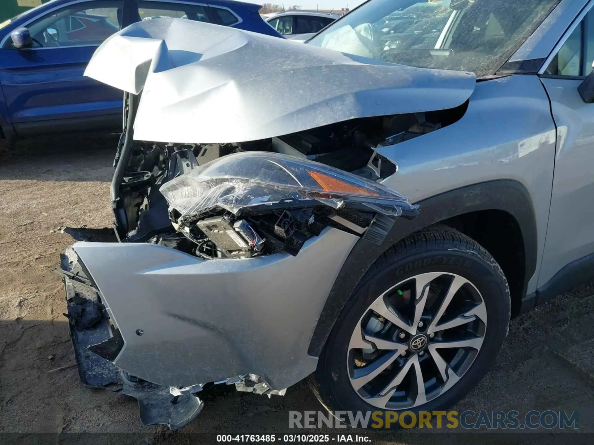 18 Photograph of a damaged car 7MUDAABG0RV119925 TOYOTA COROLLA CROSS 2024