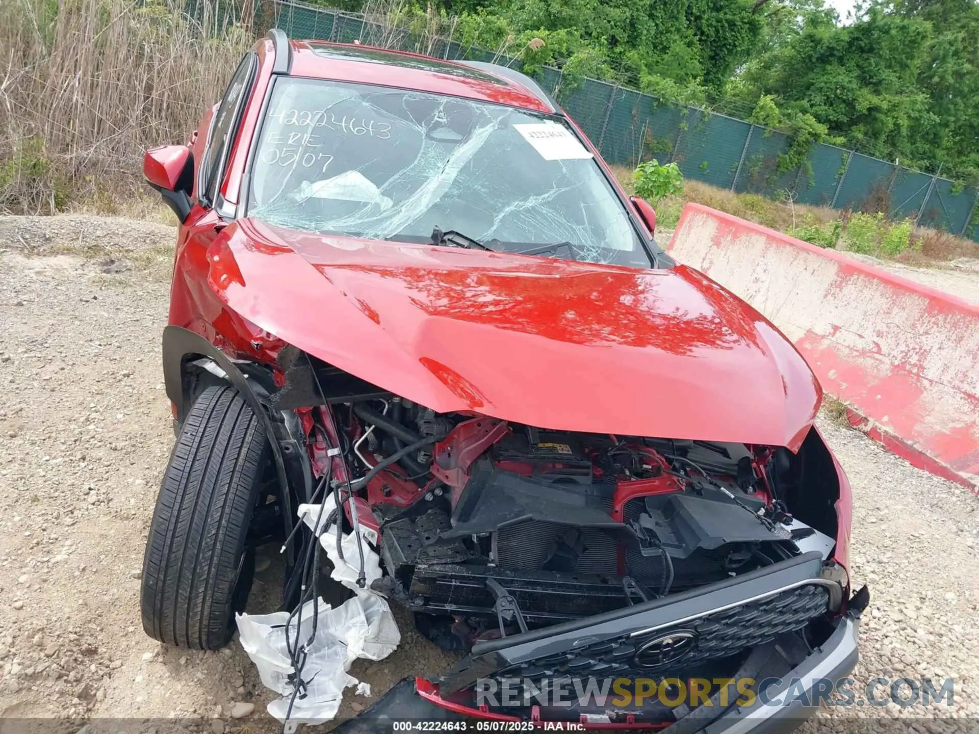 6 Photograph of a damaged car 7MUDAABG4RV119507 TOYOTA COROLLA CROSS 2024