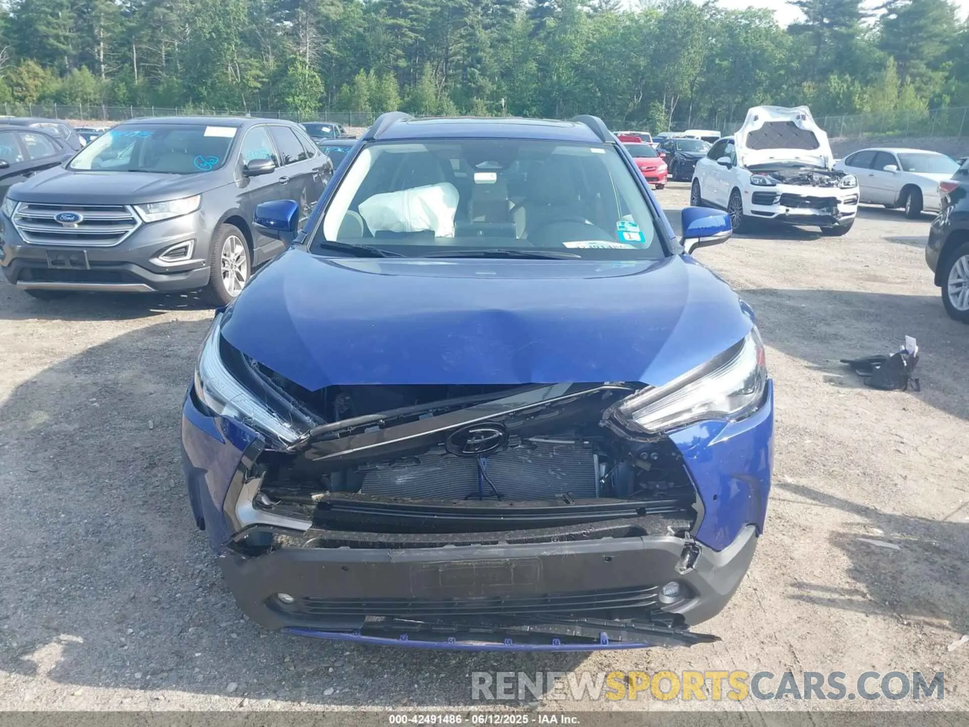 12 Photograph of a damaged car 7MUDAABG9RV103268 TOYOTA COROLLA CROSS 2024