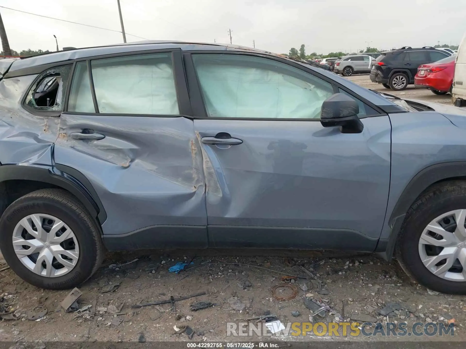 12 Photograph of a damaged car 7MUAAAAG0SV123032 TOYOTA COROLLA CROSS 2025