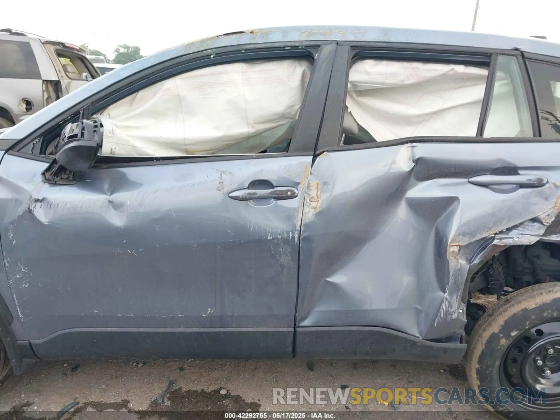 13 Photograph of a damaged car 7MUAAAAG0SV123032 TOYOTA COROLLA CROSS 2025