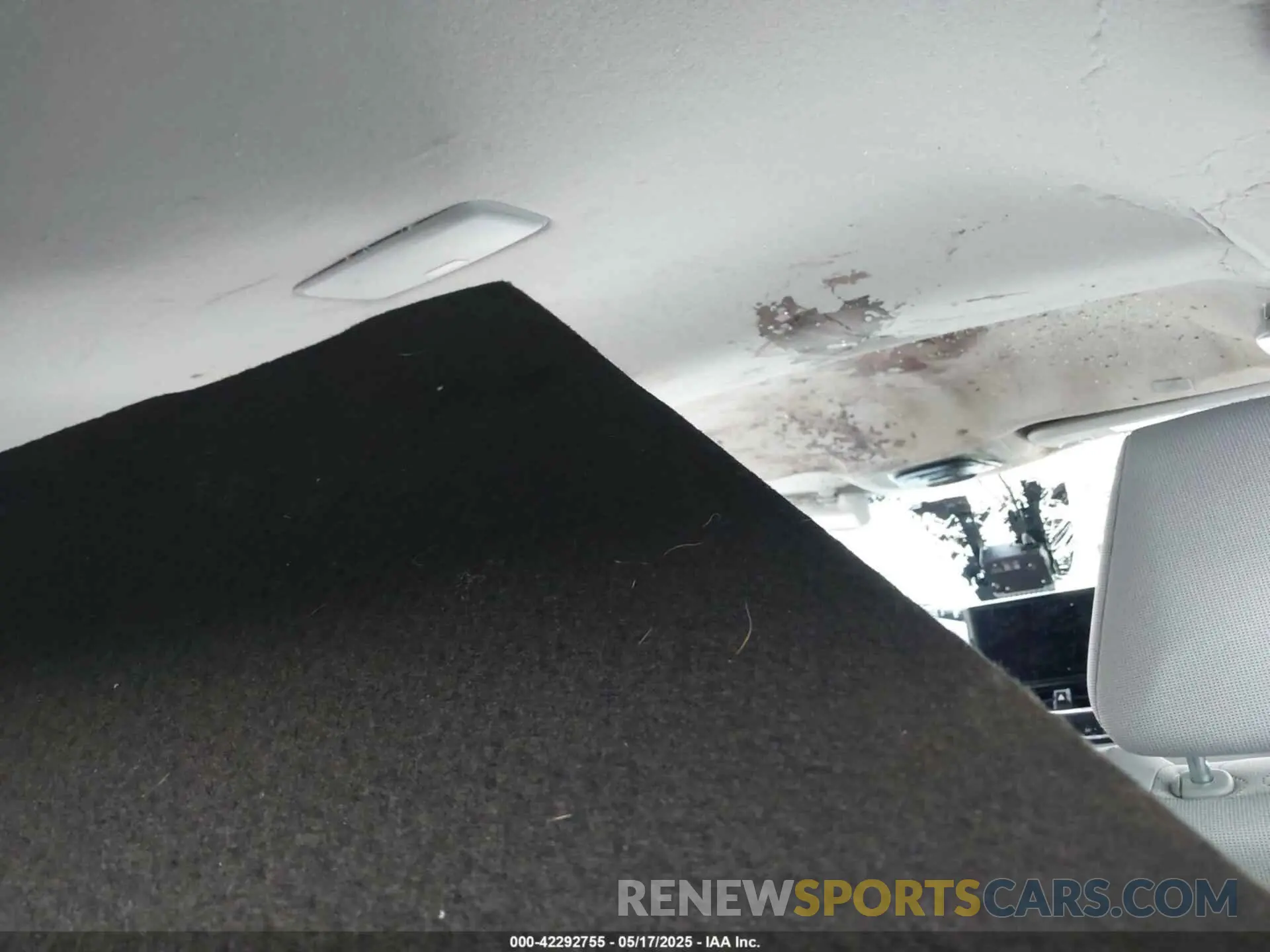 8 Photograph of a damaged car 7MUAAAAG0SV123032 TOYOTA COROLLA CROSS 2025