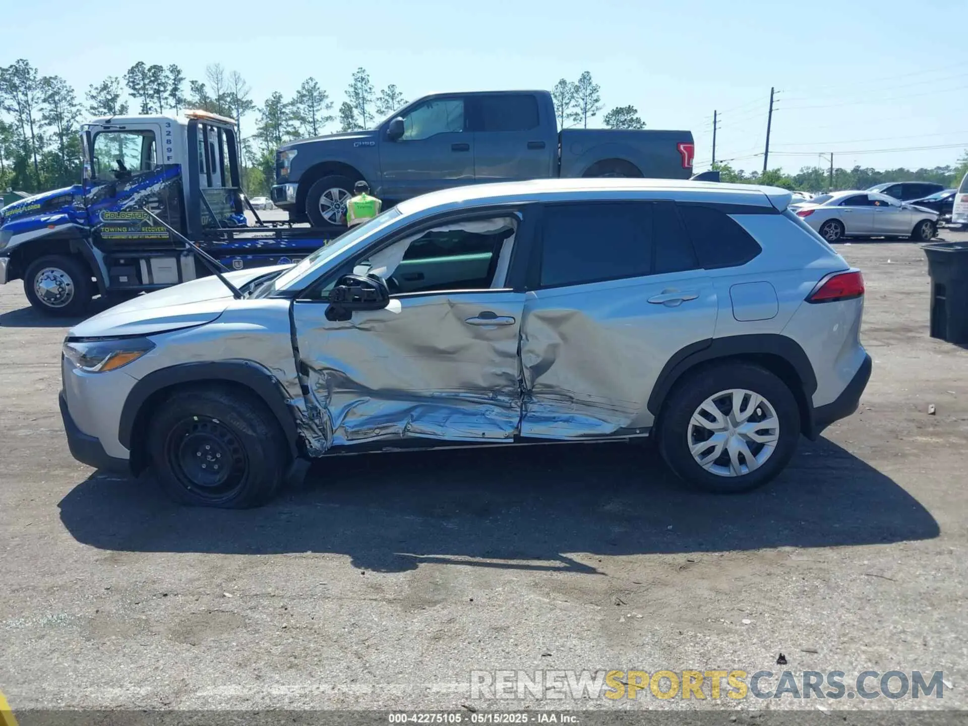 13 Photograph of a damaged car 7MUAAAAG8SV129922 TOYOTA COROLLA CROSS 2025
