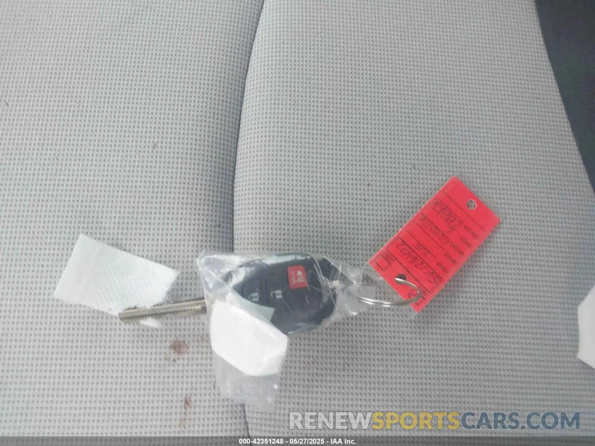11 Photograph of a damaged car 7MUAAAAGXSV126472 TOYOTA COROLLA CROSS 2025