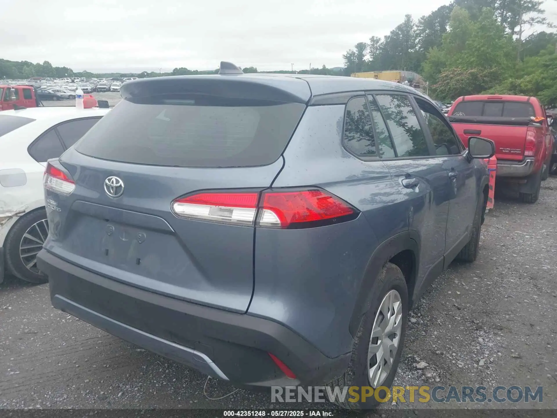 4 Photograph of a damaged car 7MUAAAAGXSV126472 TOYOTA COROLLA CROSS 2025