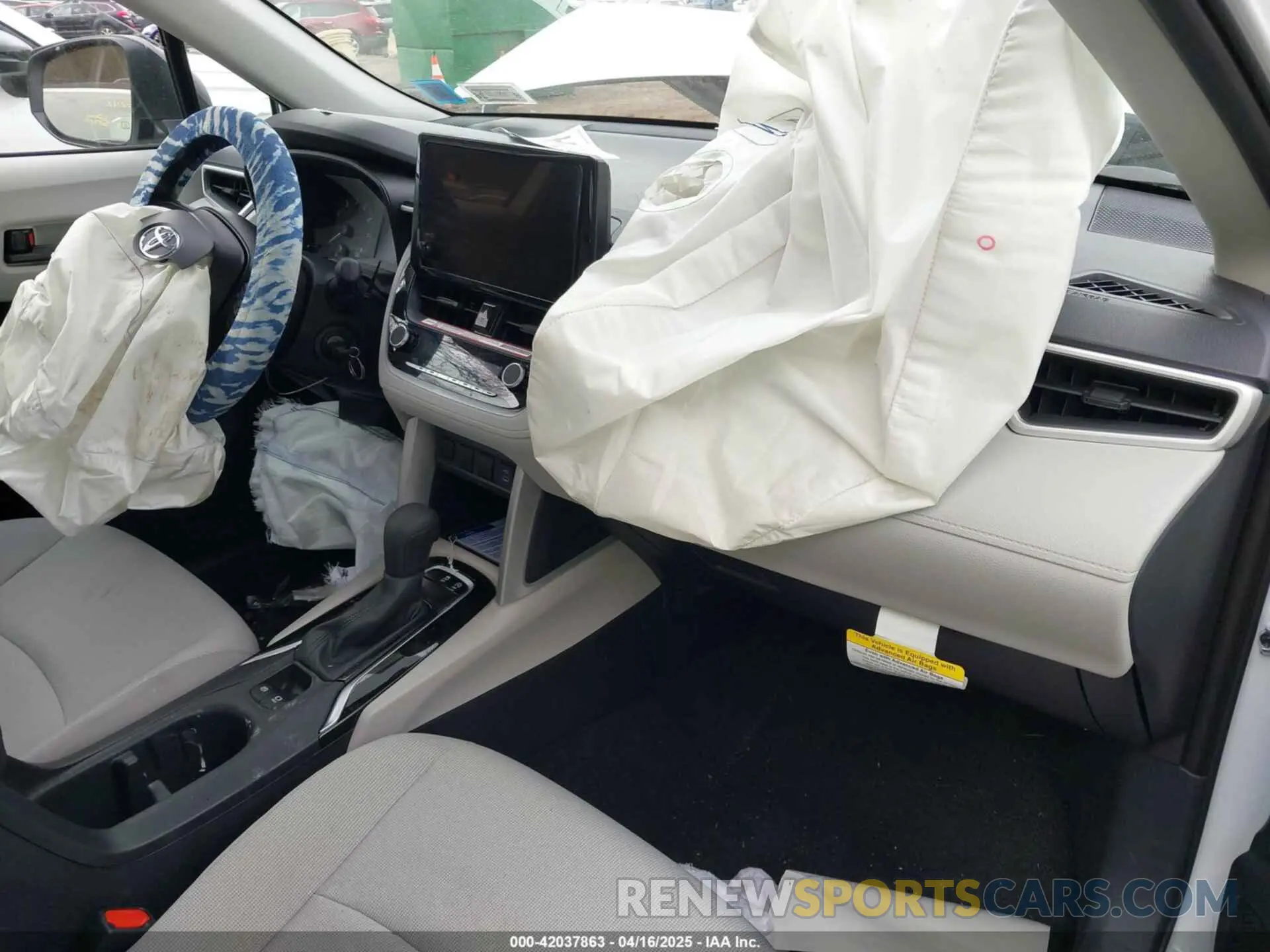 5 Photograph of a damaged car 7MUAAABG1SV120395 TOYOTA COROLLA CROSS 2025