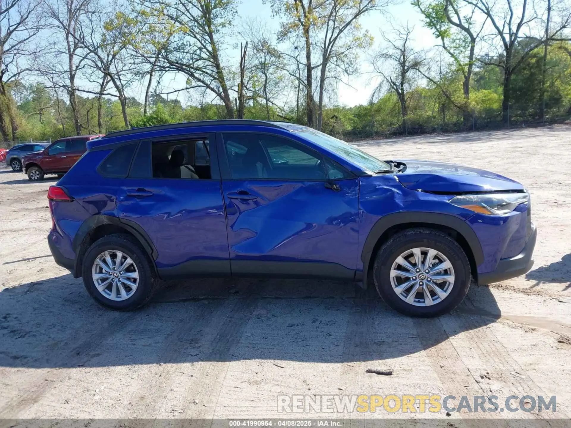 13 Photograph of a damaged car 7MUCAAAG5SV124153 TOYOTA COROLLA CROSS 2025