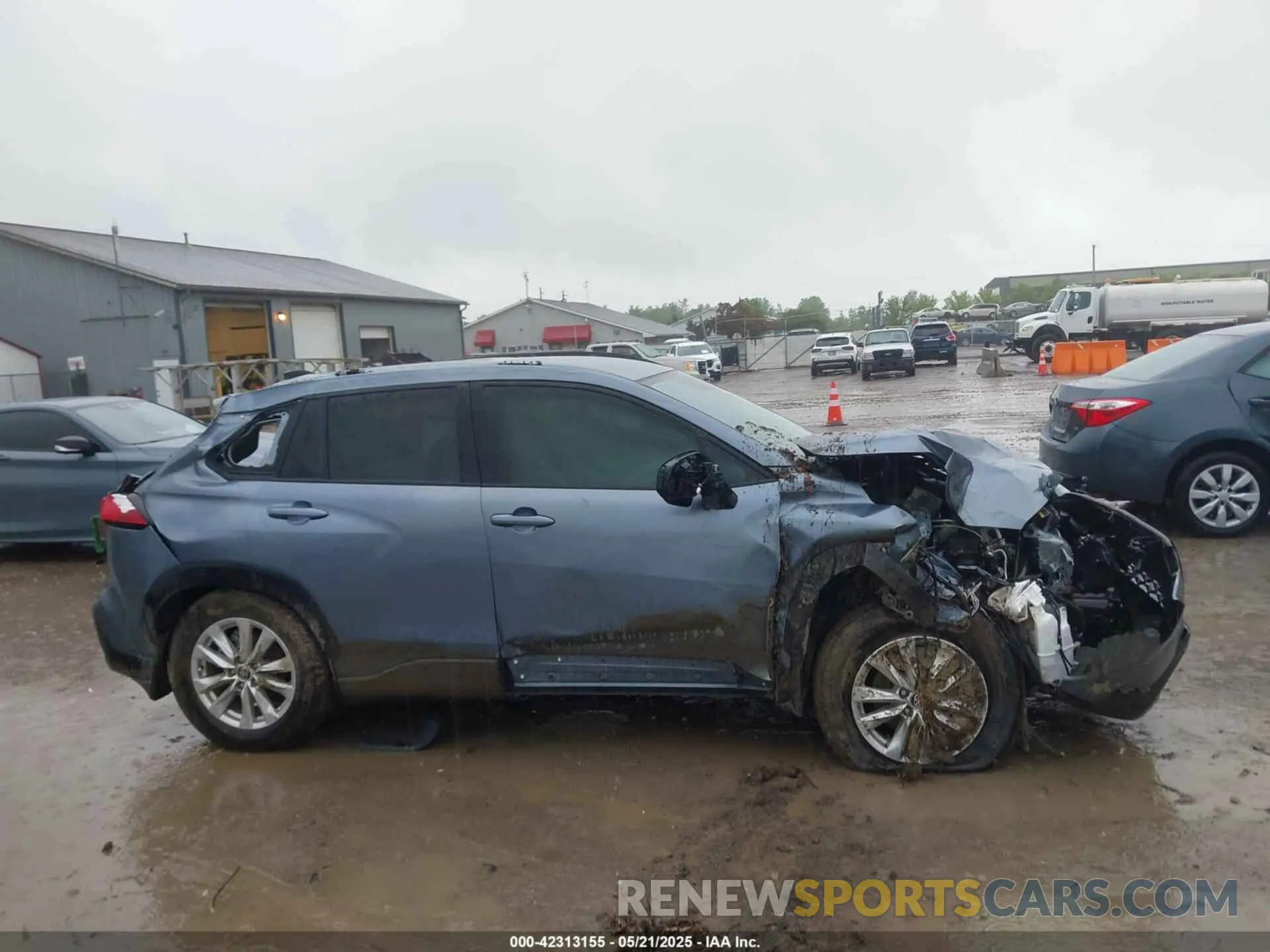 13 Photograph of a damaged car 7MUCAAAG8SV123420 TOYOTA COROLLA CROSS 2025