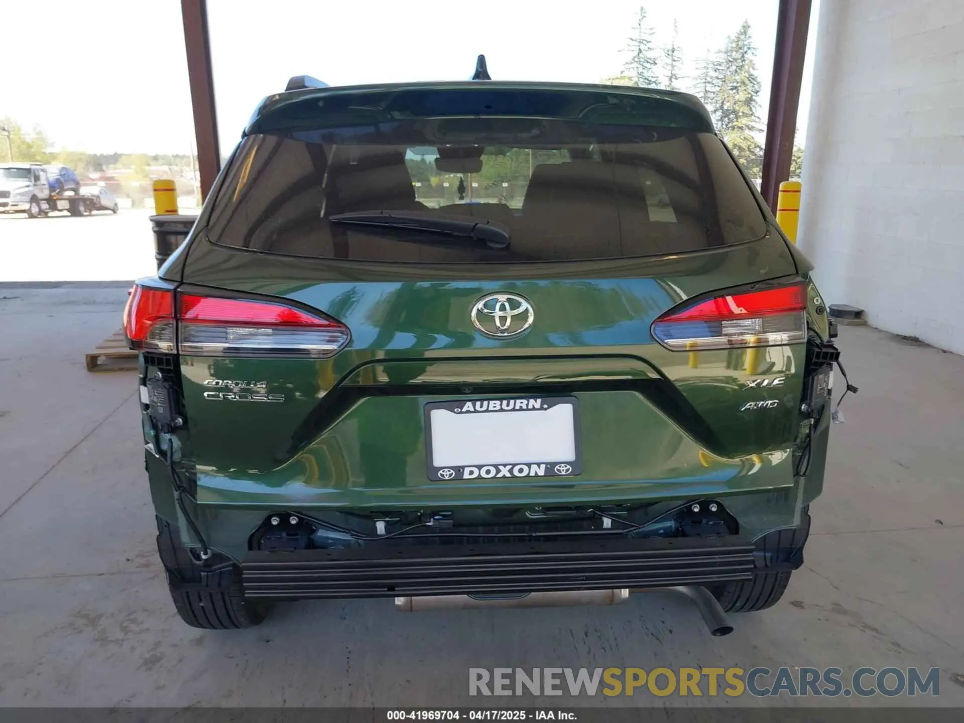 17 Photograph of a damaged car 7MUDAABG6SV125265 TOYOTA COROLLA CROSS 2025