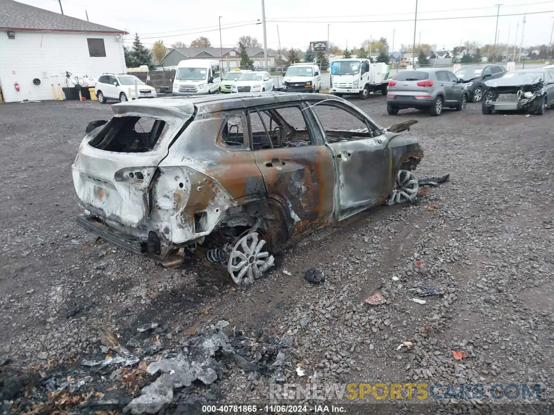 4 Photograph of a damaged car 7MUFBABG0PV012795 TOYOTA COROLLA CROSS HYBRID 2023