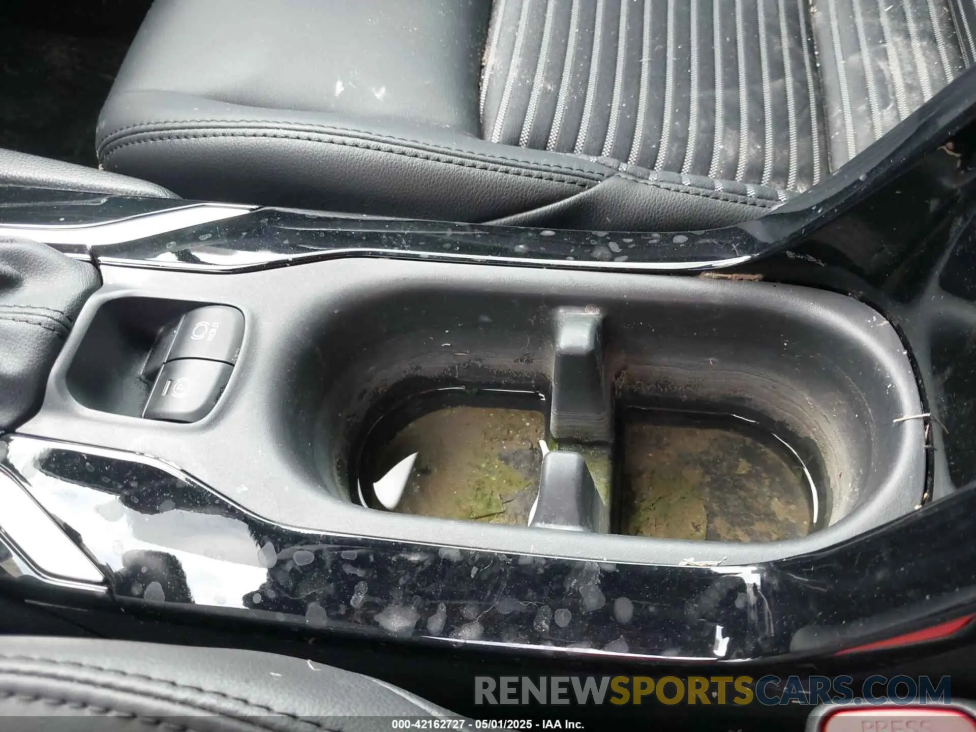 6 Photograph of a damaged car 7MUFBABG1PV005094 TOYOTA COROLLA CROSS HYBRID 2023