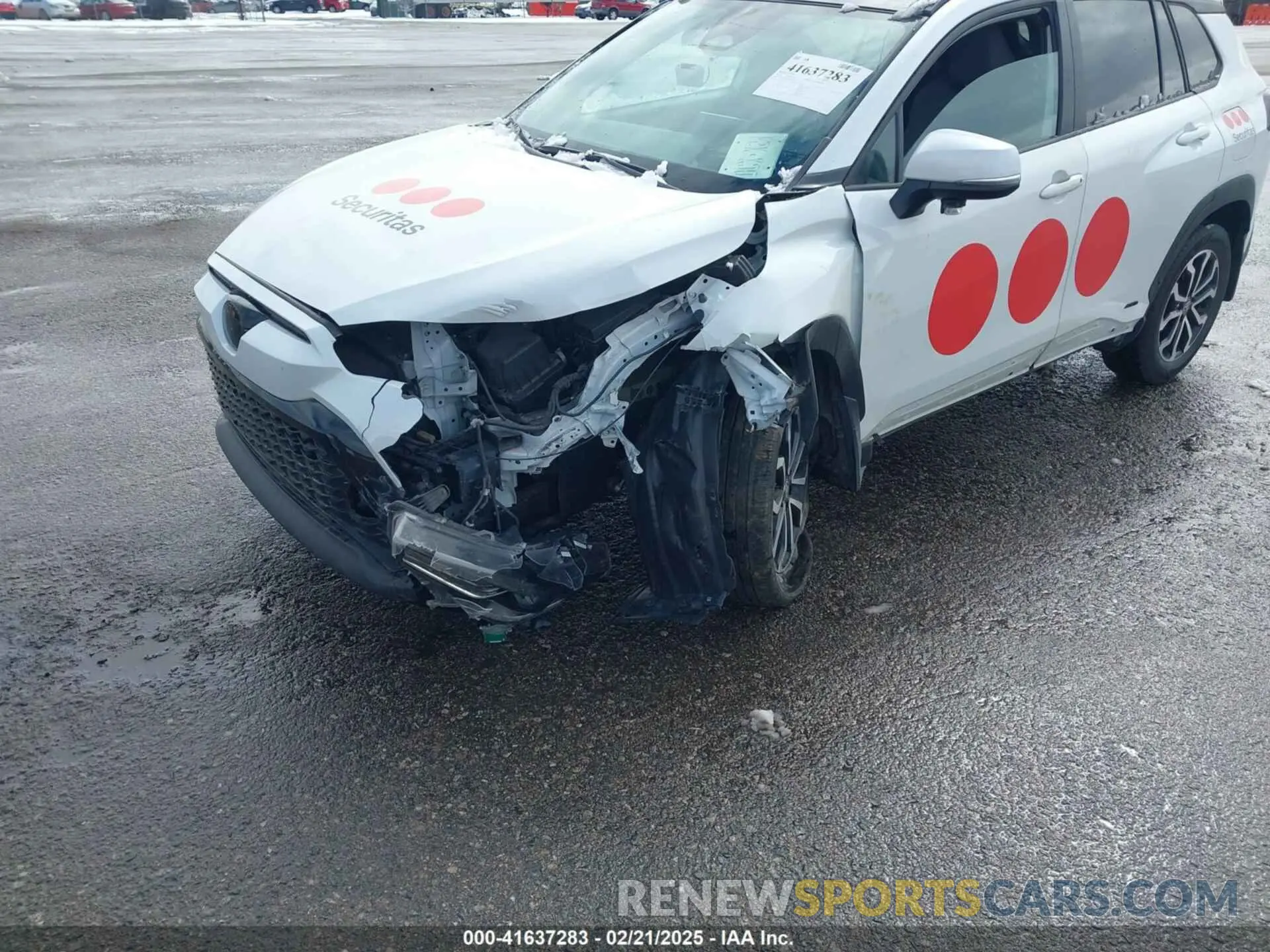 6 Photograph of a damaged car 7MUFBABG3PV004433 TOYOTA COROLLA CROSS HYBRID 2023
