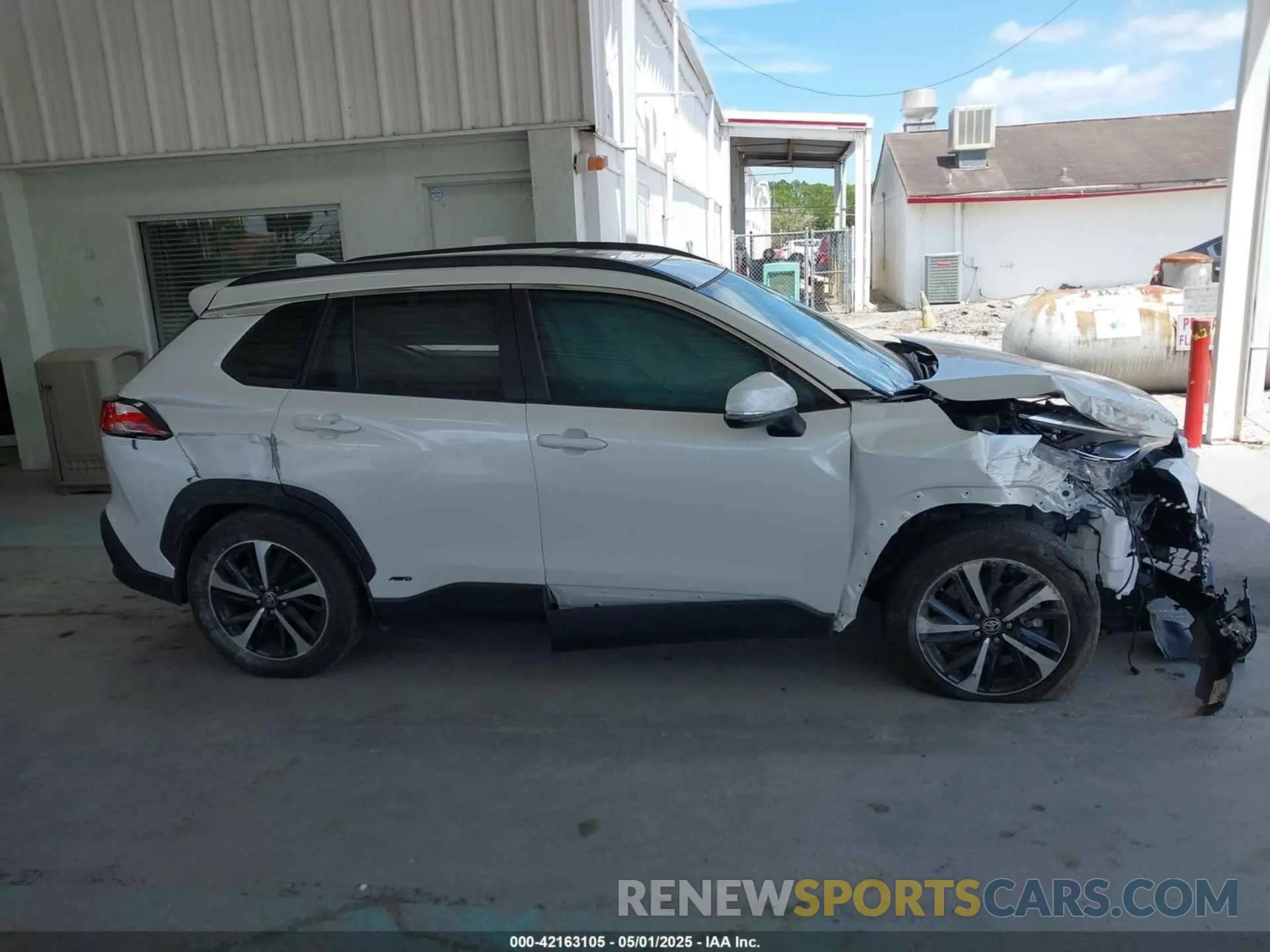 14 Photograph of a damaged car 7MUFBABG5PV004935 TOYOTA COROLLA CROSS HYBRID 2023