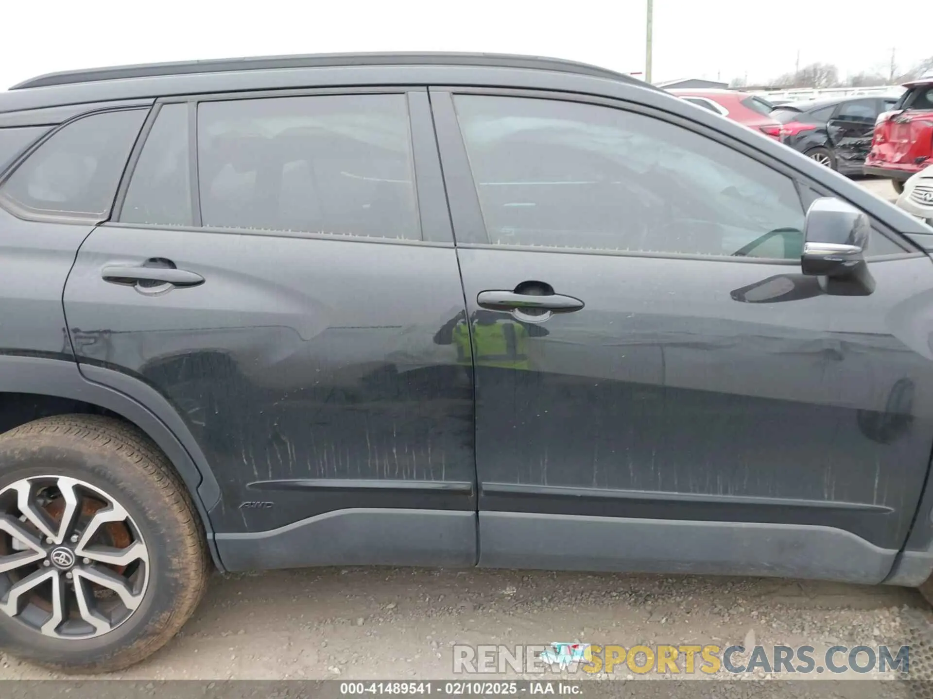 14 Photograph of a damaged car 7MUFBABG6PV010999 TOYOTA COROLLA CROSS HYBRID 2023
