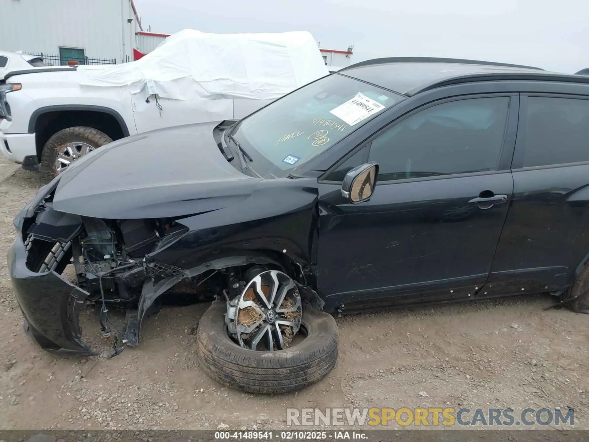 6 Photograph of a damaged car 7MUFBABG6PV010999 TOYOTA COROLLA CROSS HYBRID 2023