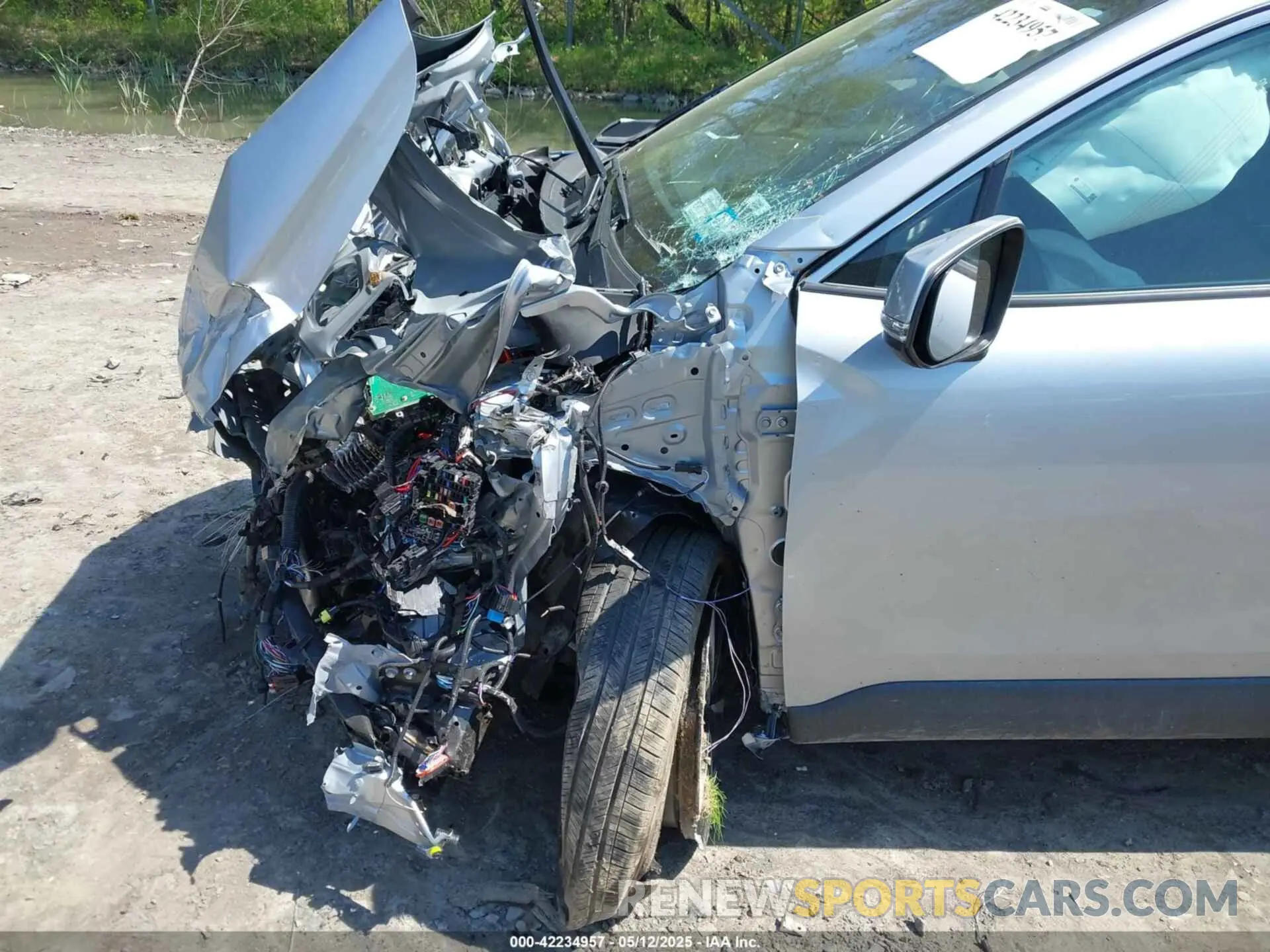 6 Photograph of a damaged car 7MUFBABG0RV055150 TOYOTA COROLLA CROSS HYBRID 2024