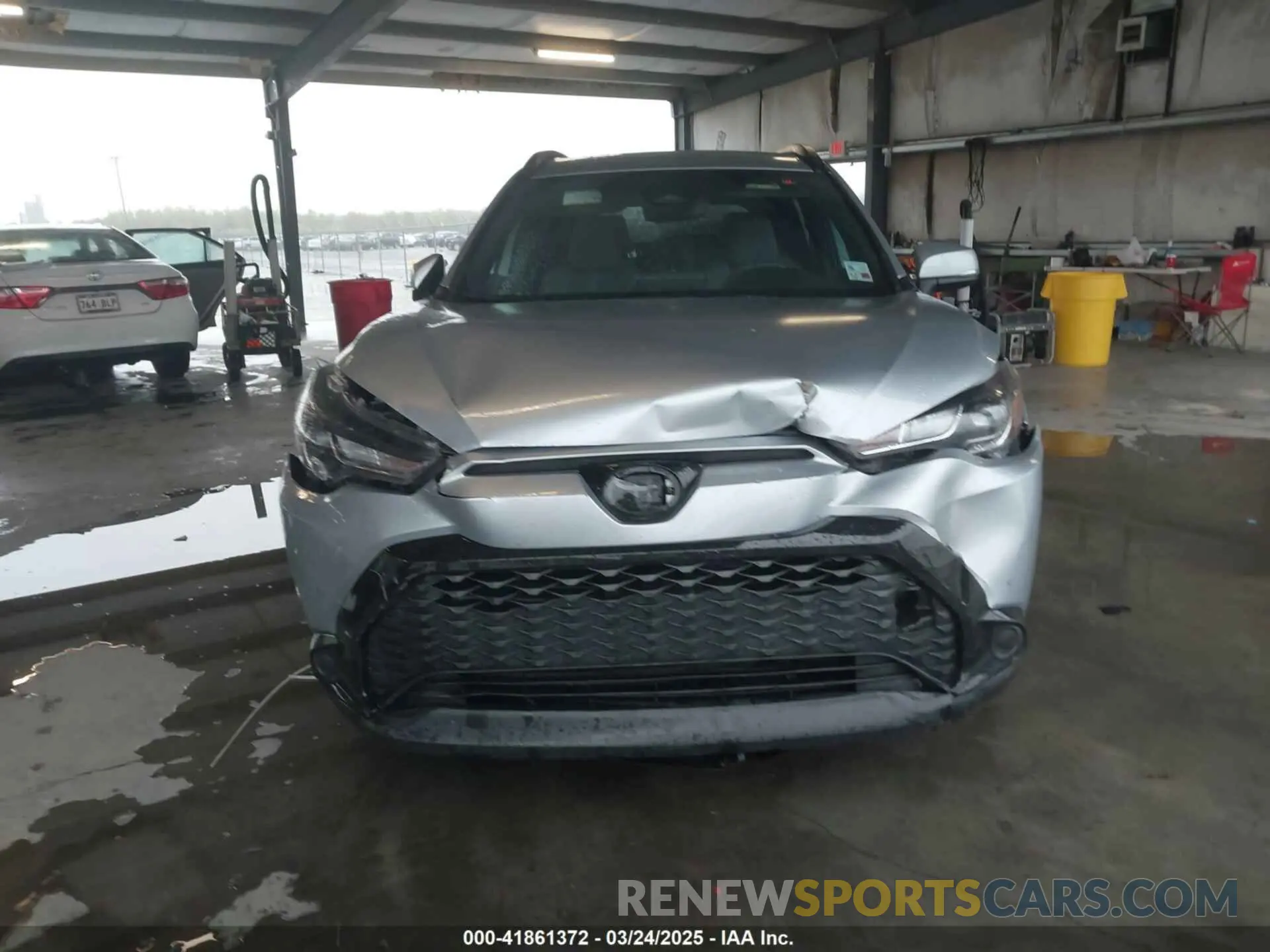 12 Photograph of a damaged car 7MUFBABG1RV019872 TOYOTA COROLLA CROSS HYBRID 2024