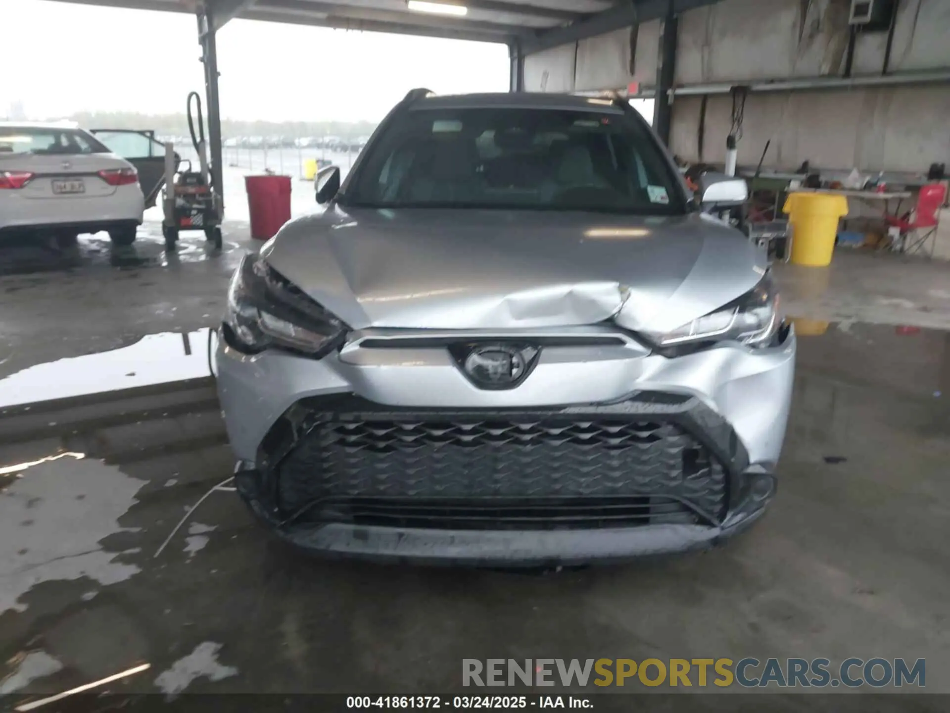 6 Photograph of a damaged car 7MUFBABG1RV019872 TOYOTA COROLLA CROSS HYBRID 2024