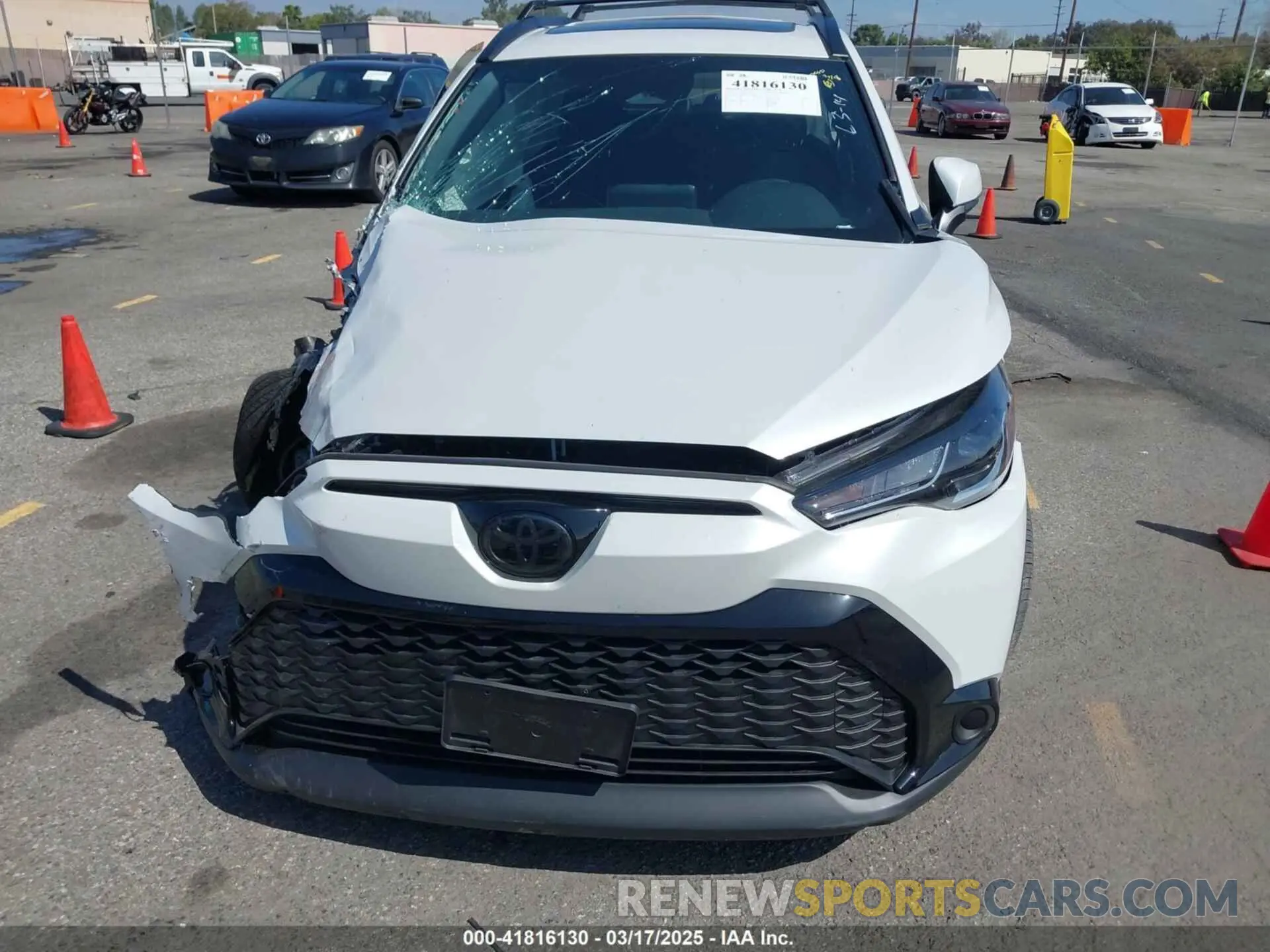 11 Photograph of a damaged car 7MUFBABG1RV052595 TOYOTA COROLLA CROSS HYBRID 2024
