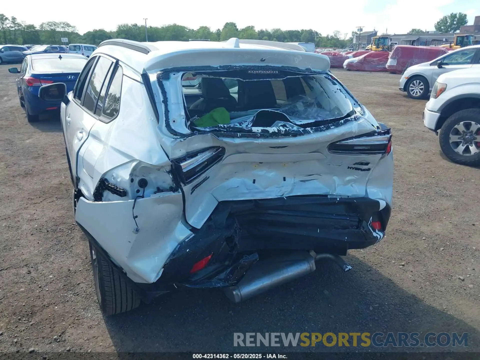 6 Photograph of a damaged car 7MUFBABG2RV024594 TOYOTA COROLLA CROSS HYBRID 2024