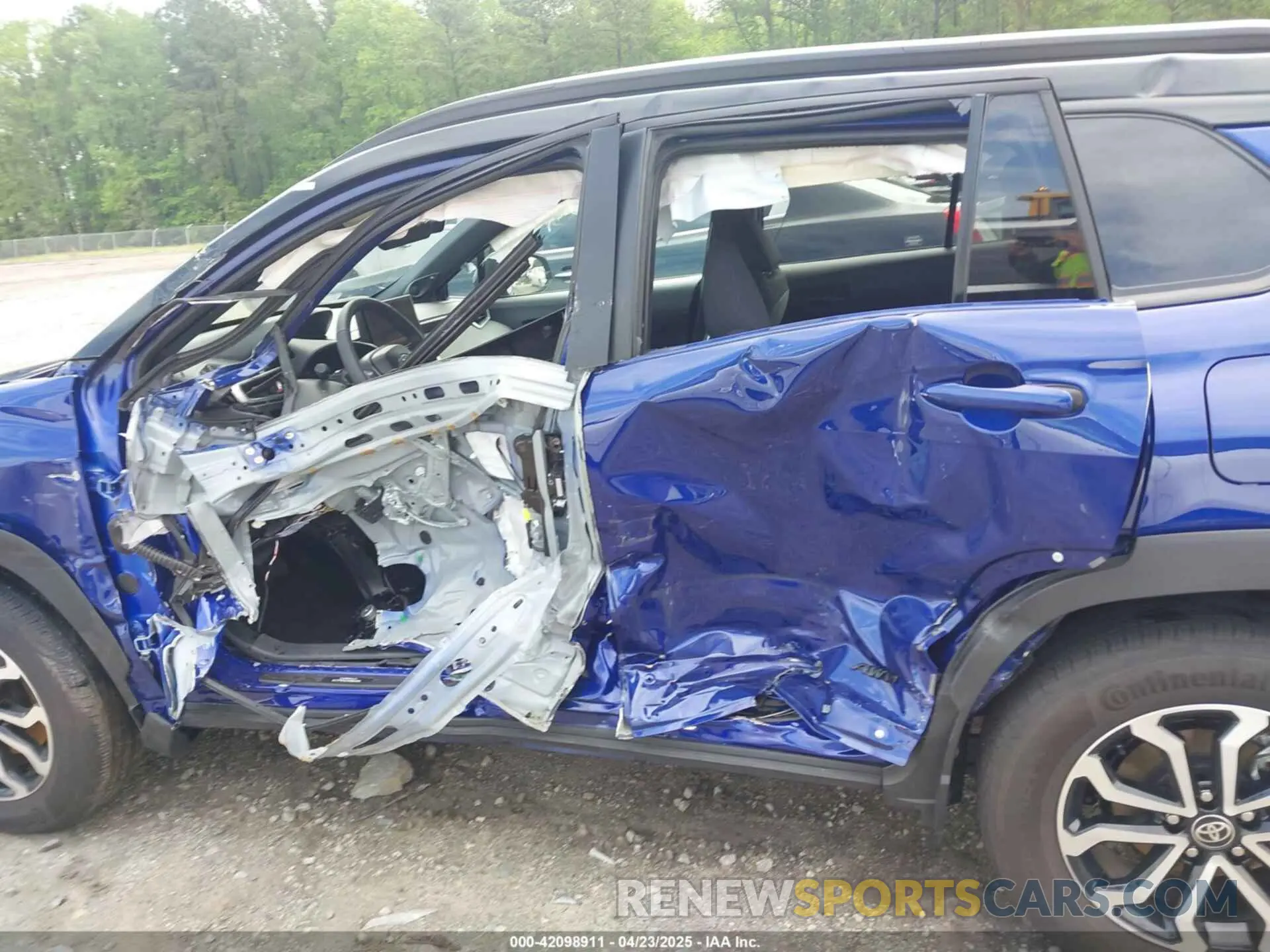 14 Photograph of a damaged car 7MUFBABG2RV042934 TOYOTA COROLLA CROSS HYBRID 2024