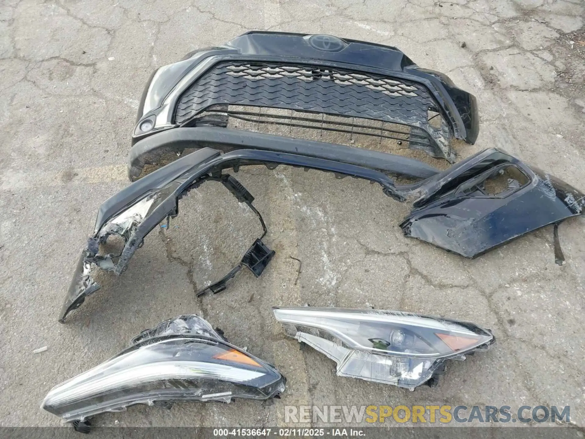 11 Photograph of a damaged car 7MUFBABG3RV019176 TOYOTA COROLLA CROSS HYBRID 2024