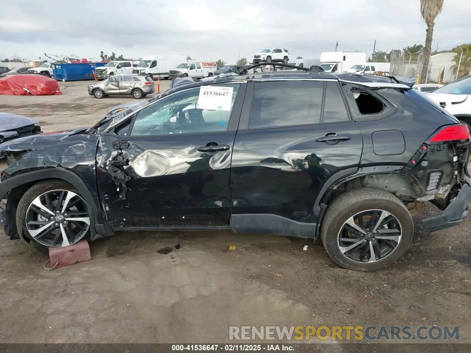 14 Photograph of a damaged car 7MUFBABG3RV019176 TOYOTA COROLLA CROSS HYBRID 2024