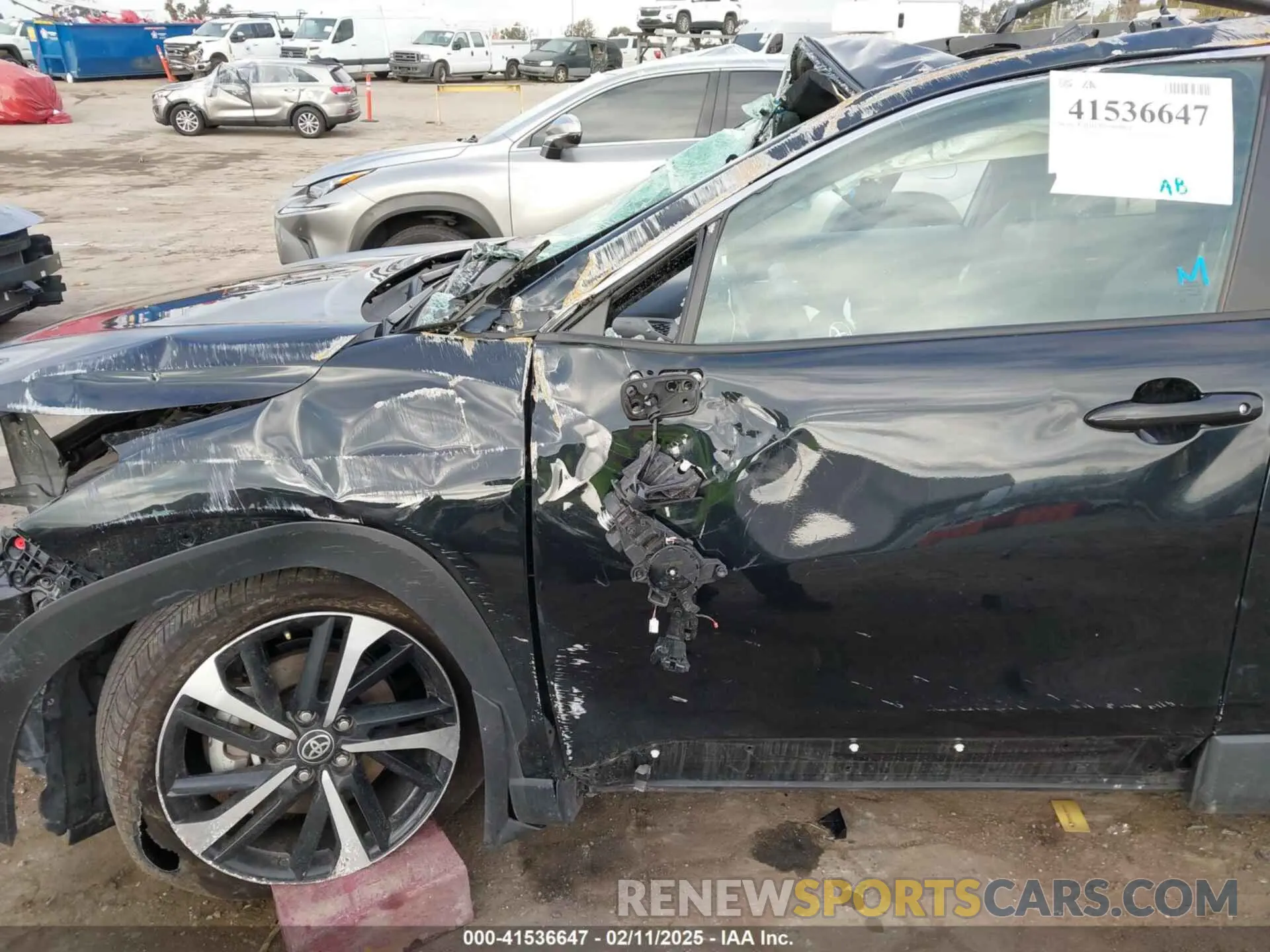 17 Photograph of a damaged car 7MUFBABG3RV019176 TOYOTA COROLLA CROSS HYBRID 2024