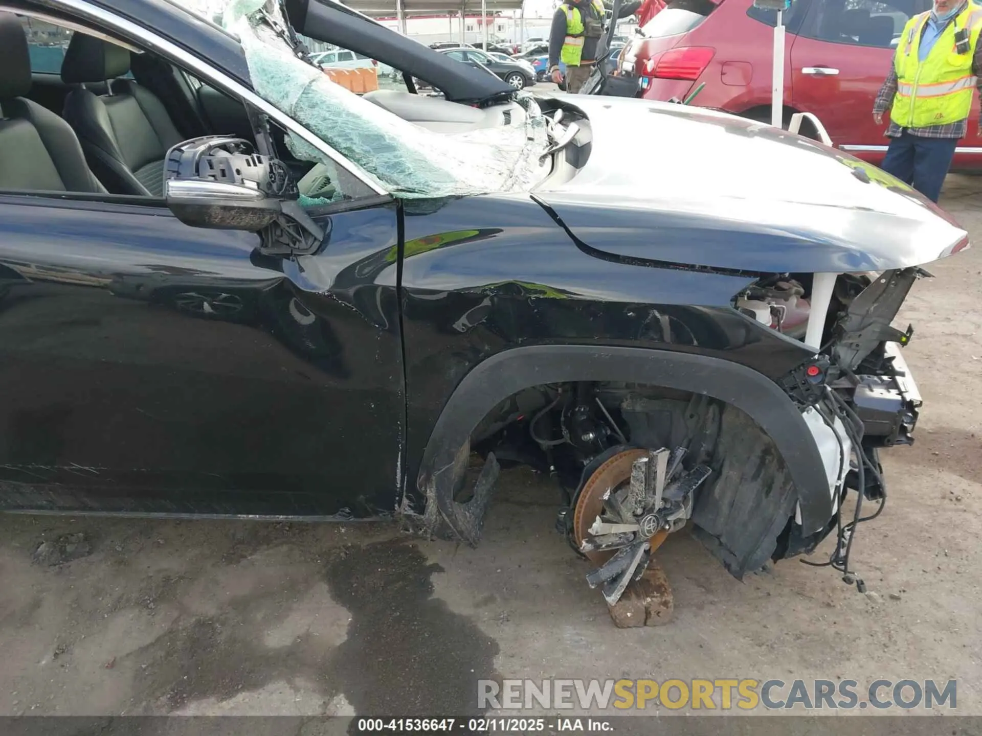 18 Photograph of a damaged car 7MUFBABG3RV019176 TOYOTA COROLLA CROSS HYBRID 2024