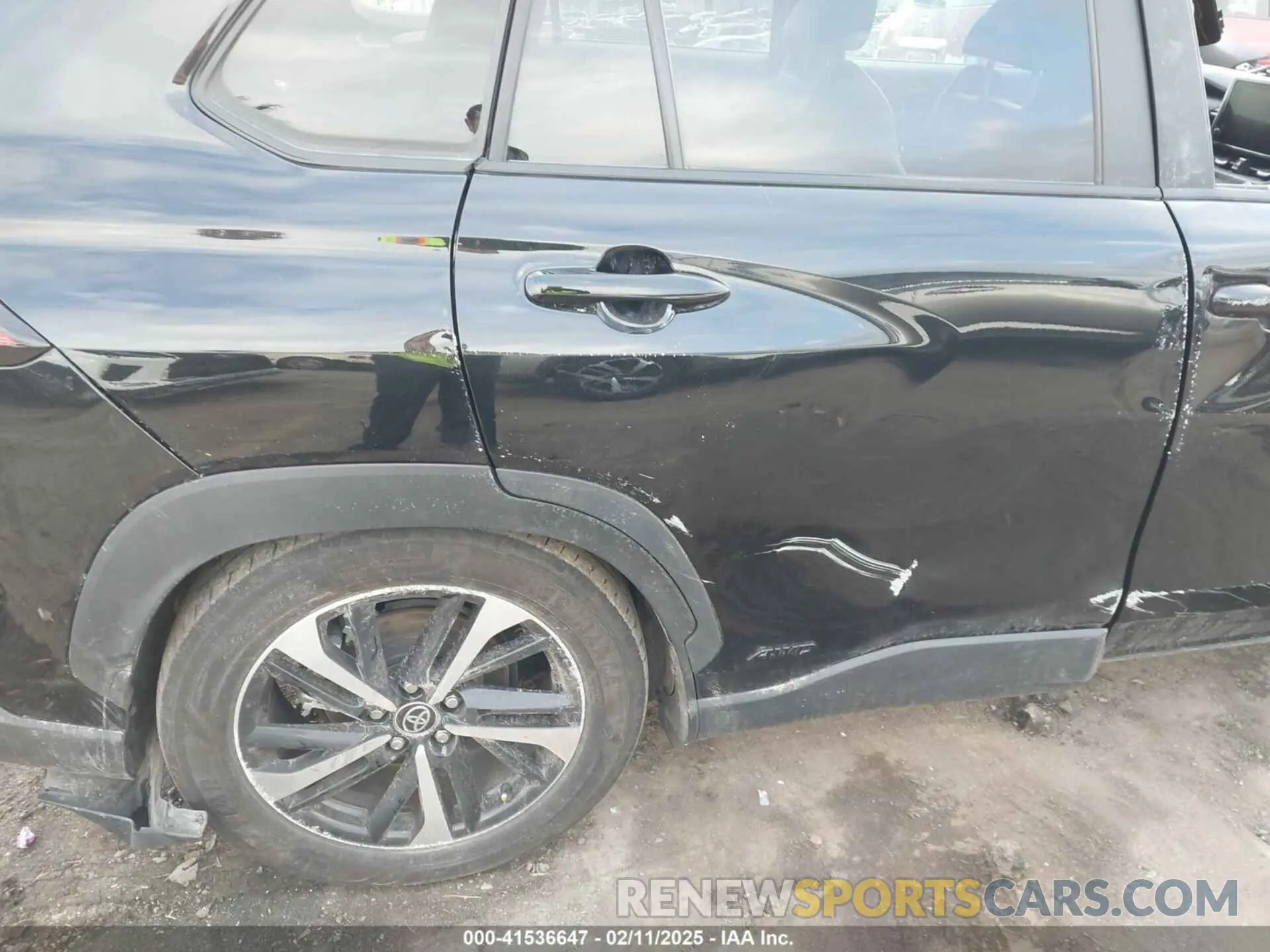 19 Photograph of a damaged car 7MUFBABG3RV019176 TOYOTA COROLLA CROSS HYBRID 2024